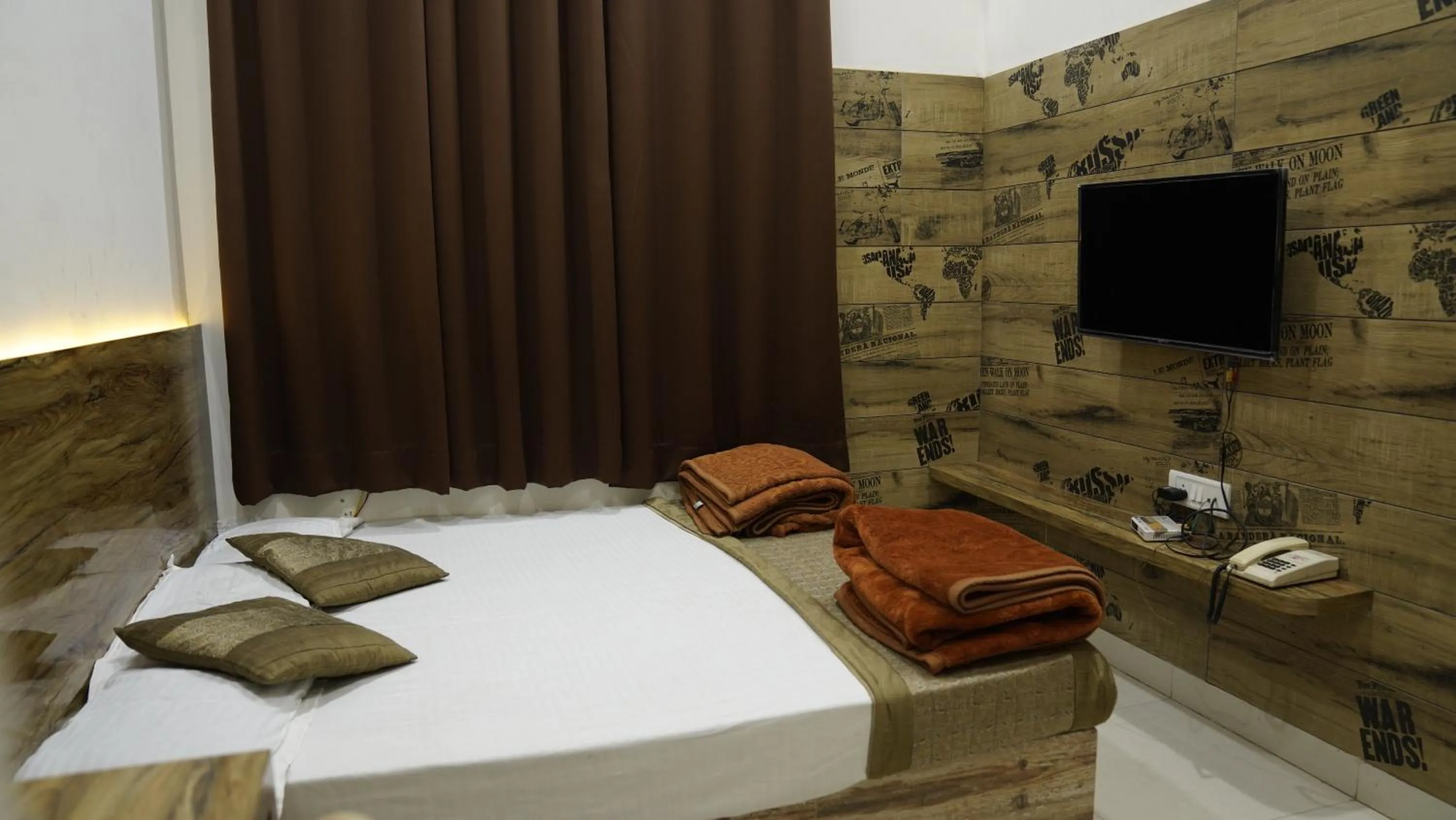 Bed in Hotel Khajanchi