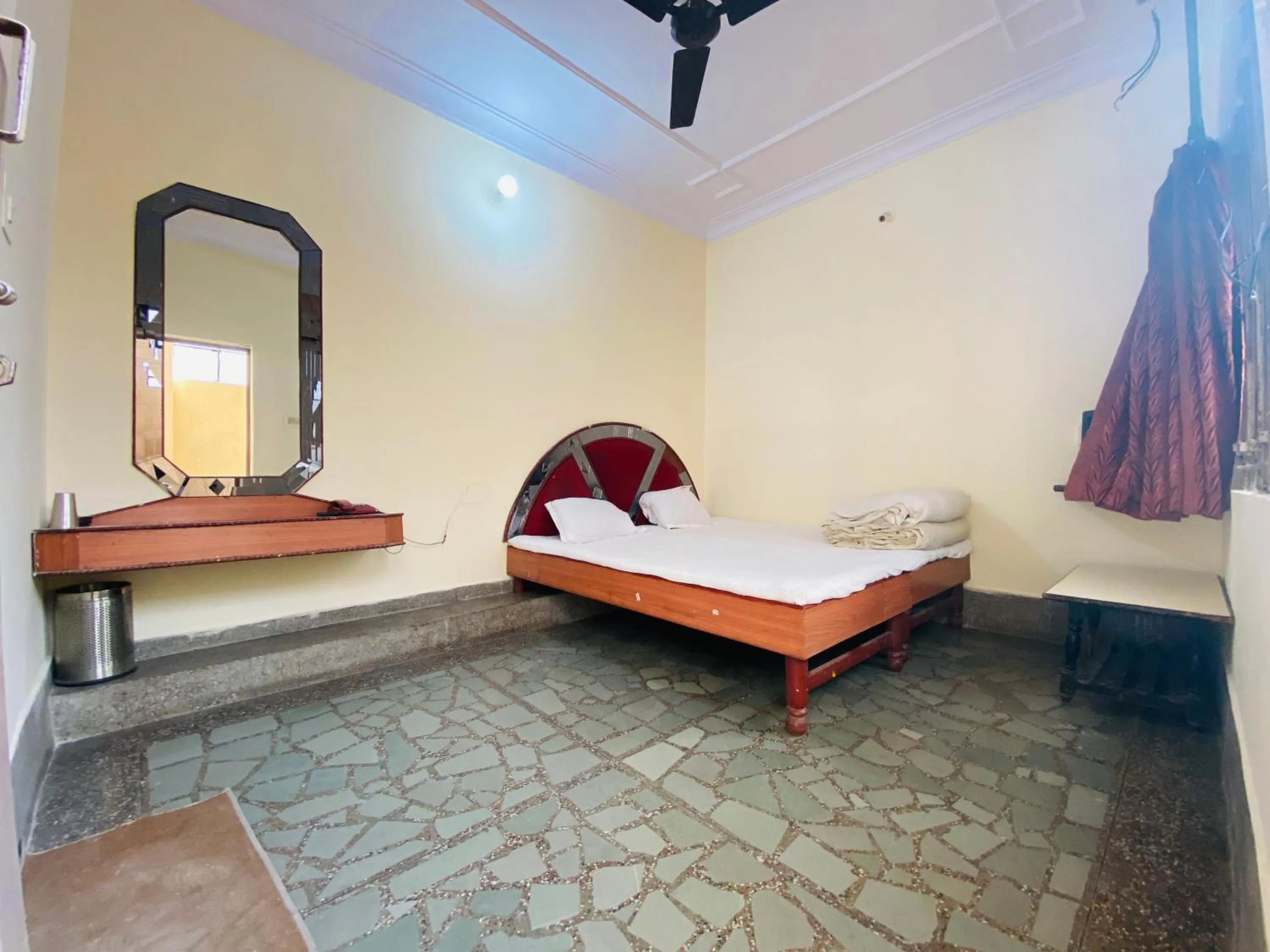 Bed in Hotel Khajanchi