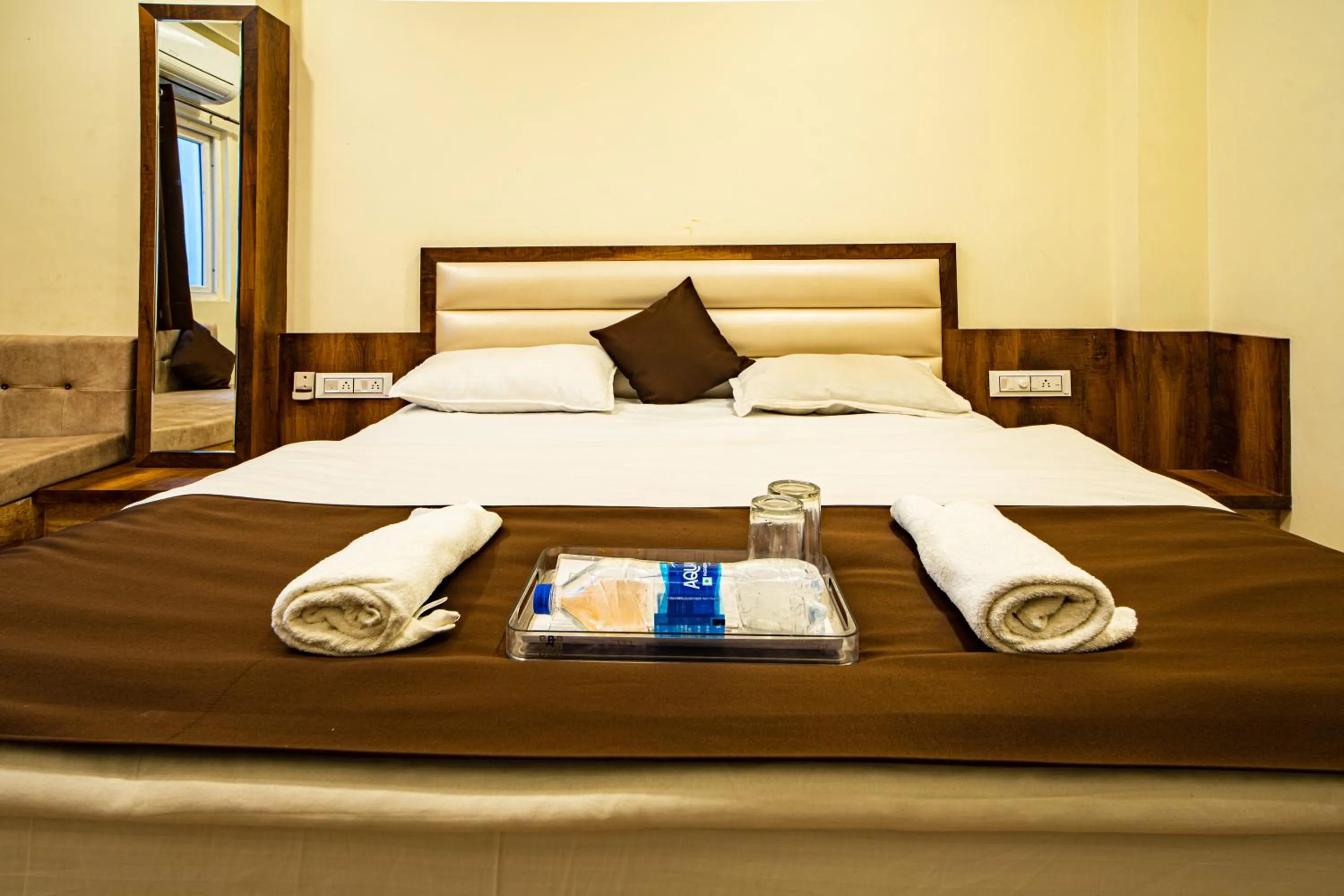 Bed in Hotel Khajanchi