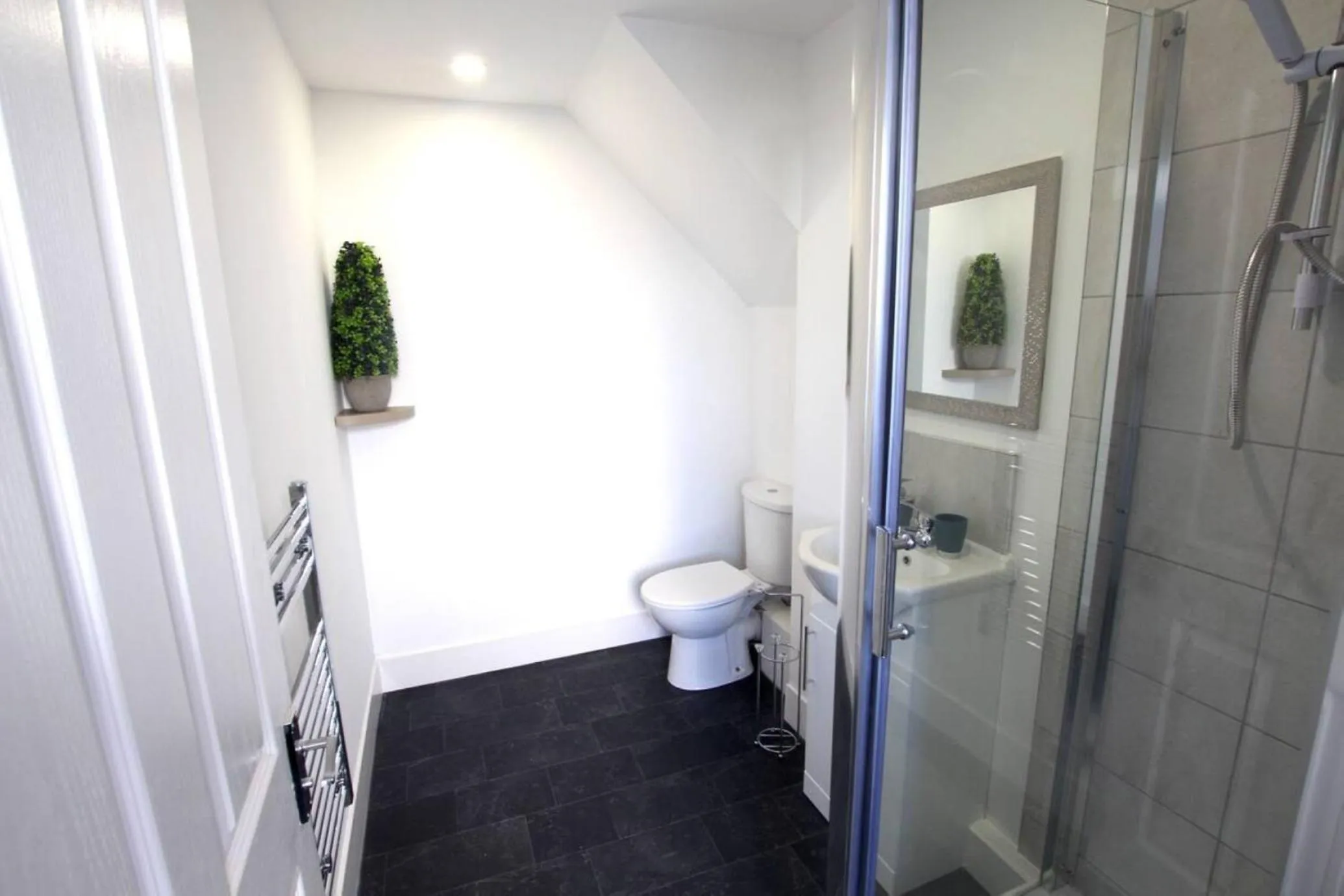 Bathroom in Coast Accommodation Station Road Apartments