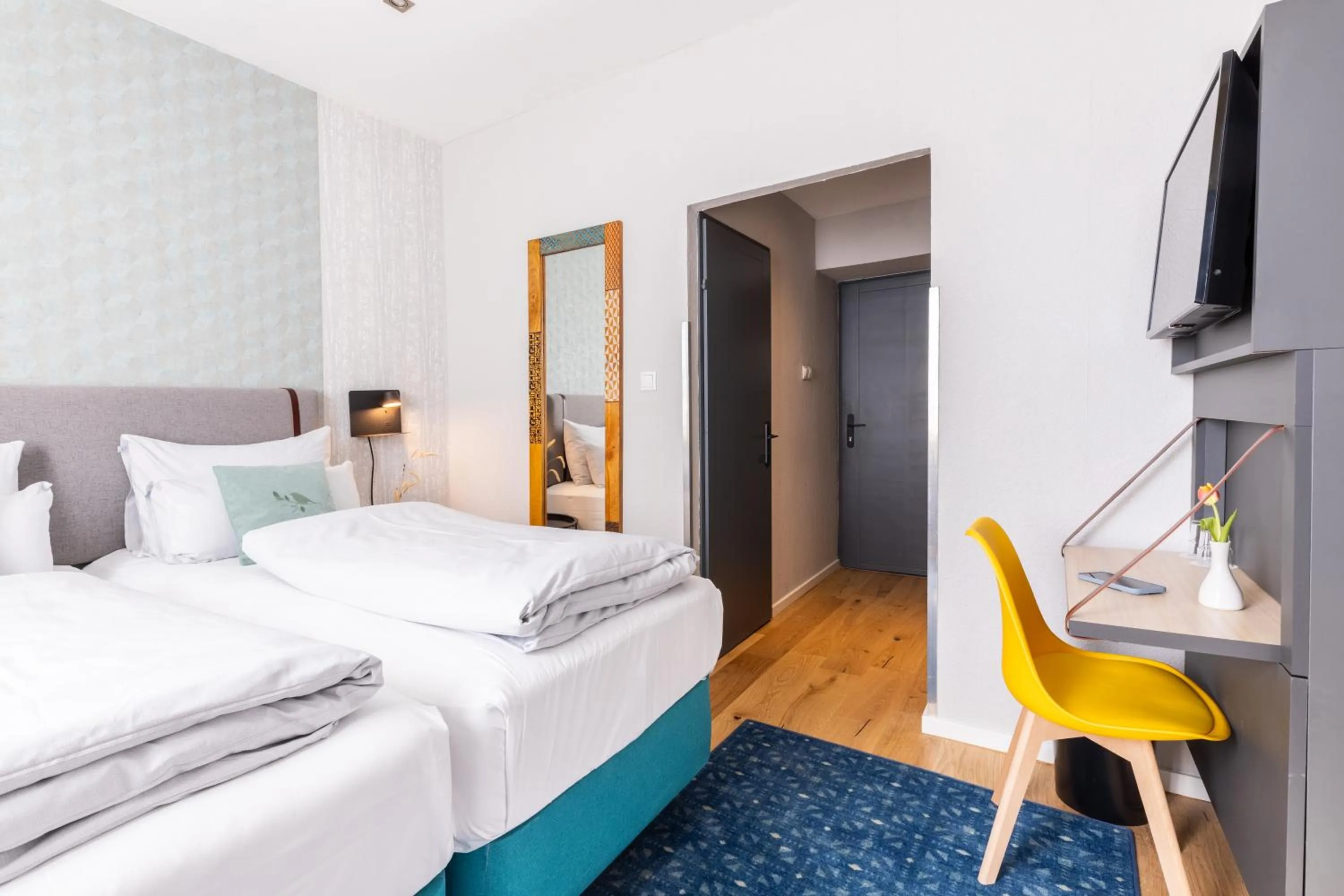 Photo of the whole room, Bed in Garner Hotel Vienna by IHG