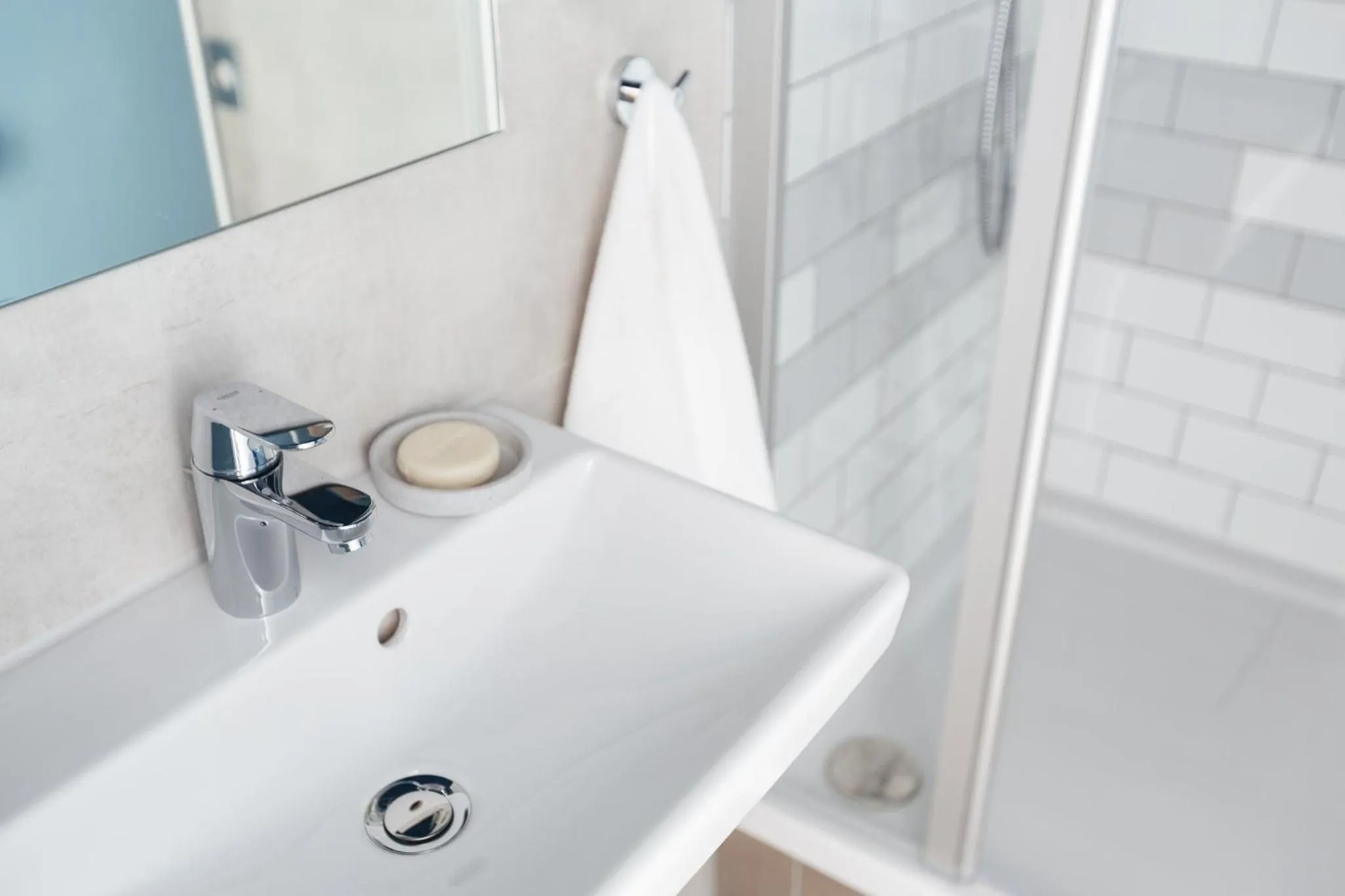 Photo of the whole room in Garner Hotel Vienna by IHG