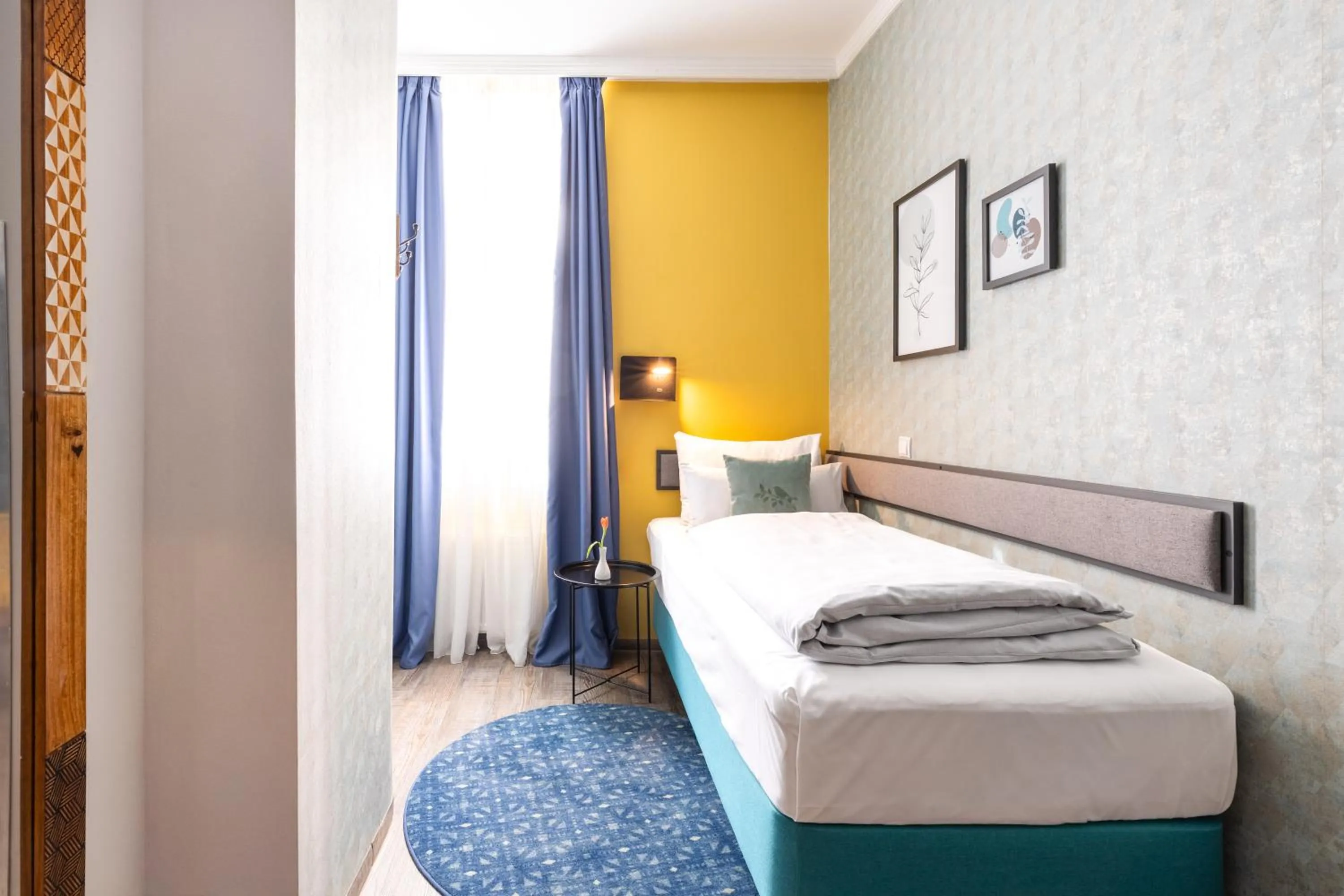 Photo of the whole room, Bed in Yggotel Mejse