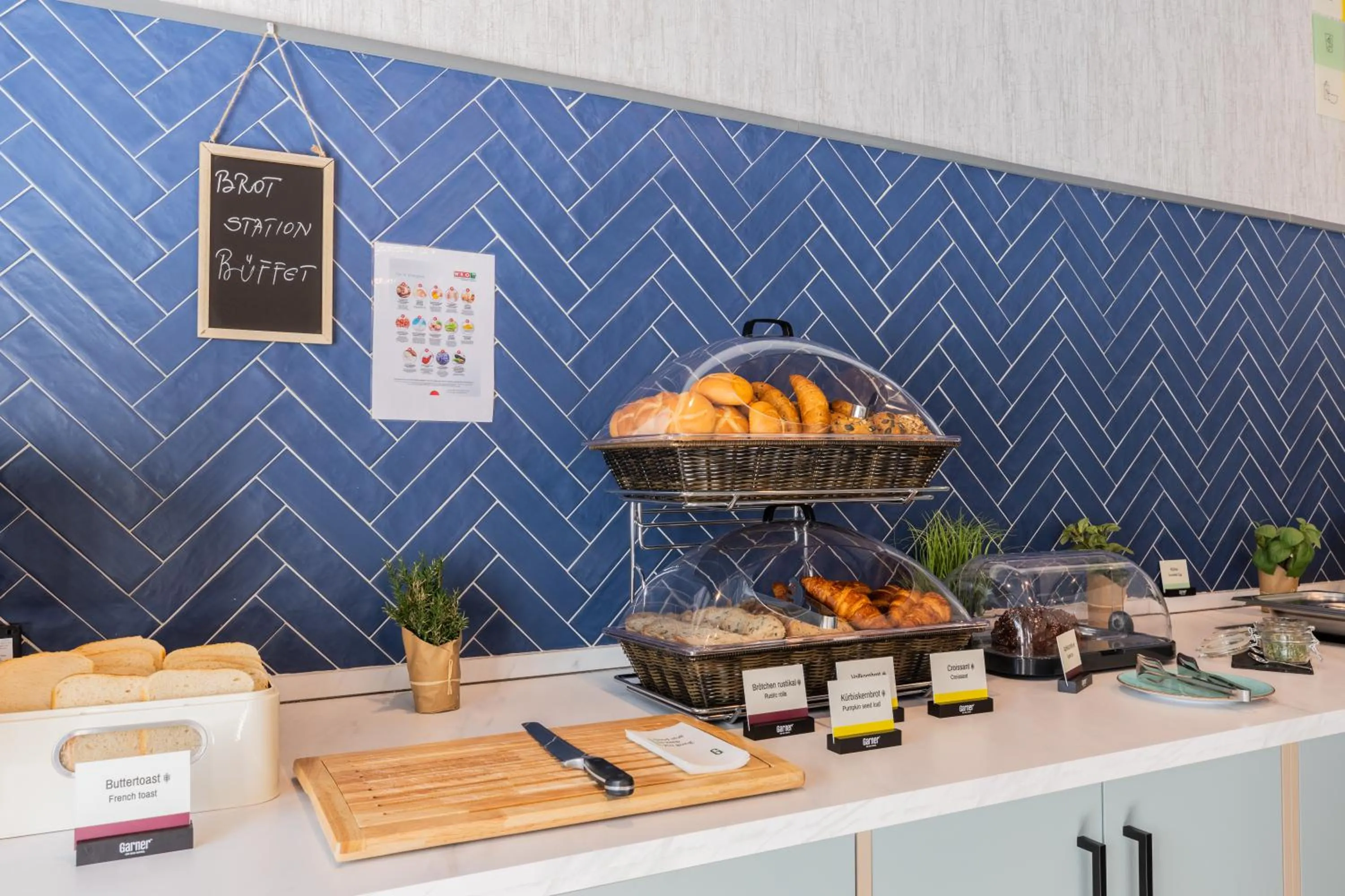 Buffet breakfast in Garner Hotel Vienna by IHG