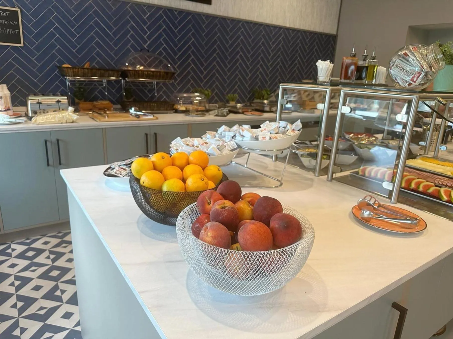 Restaurant/places to eat in Garner Hotel Vienna by IHG