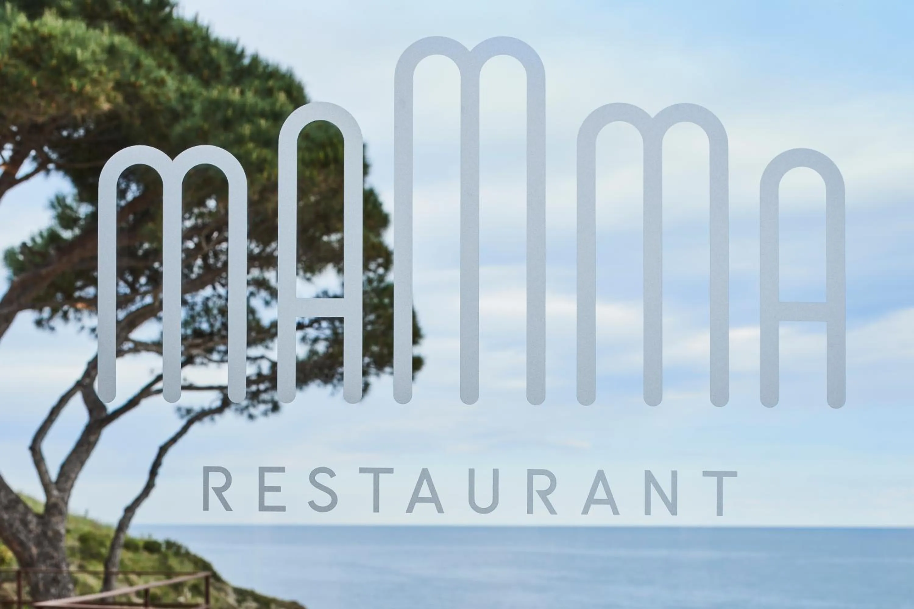 Restaurant/places to eat in Les Roches Brunes