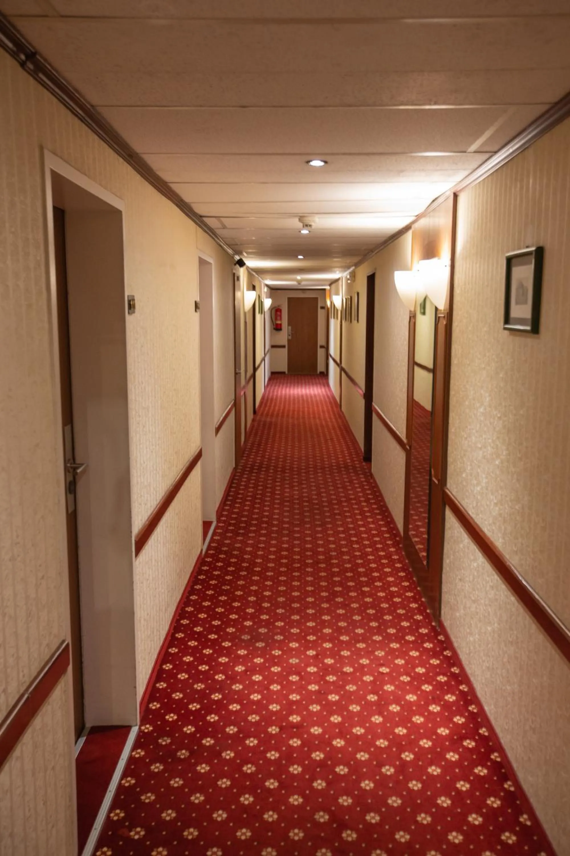 Property building in Hotel Attaché l contactless check-in