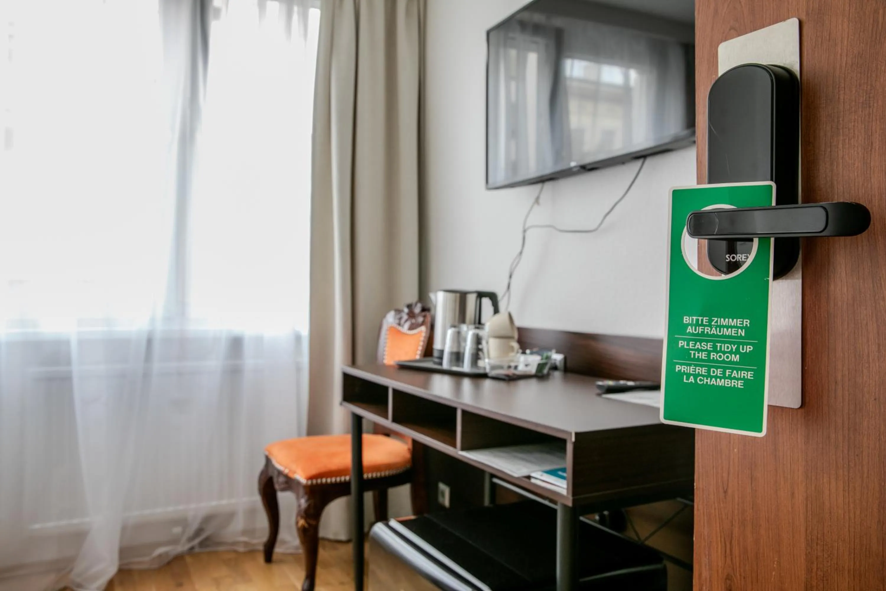 Coffee/tea facilities in Hotel Attaché l contactless check-in