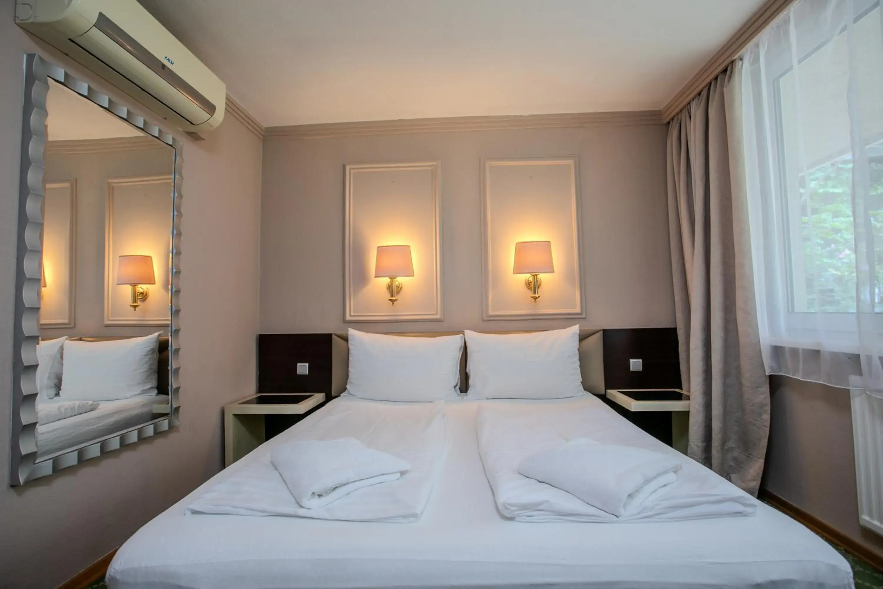 Double Room in Hotel Attaché l contactless check-in Double Room in Hotel Attaché l contactless check-in