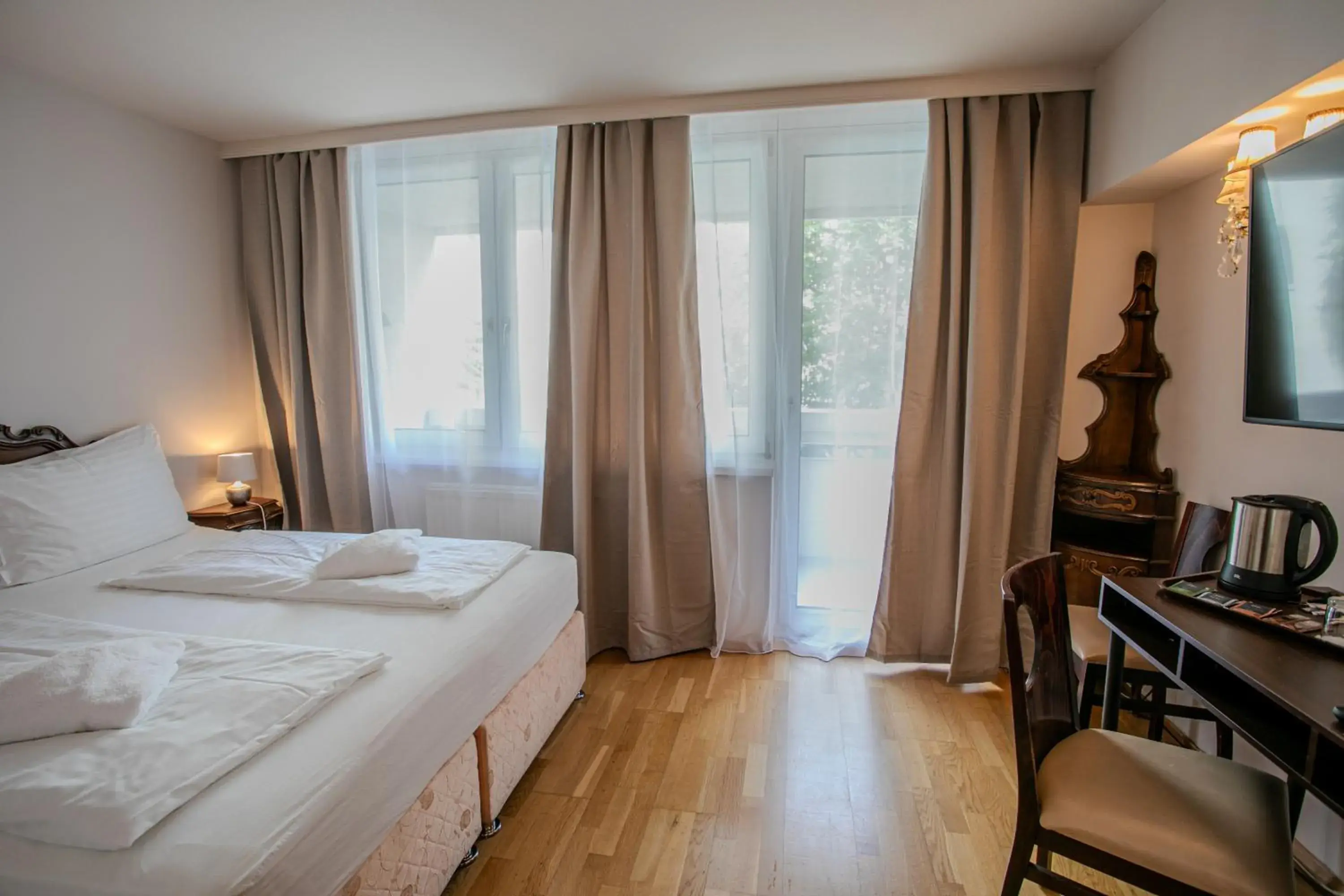 Double Room with Terrace in Hotel Attaché l contactless check-in Double Room with Terrace in Hotel Attaché l contactless check-in