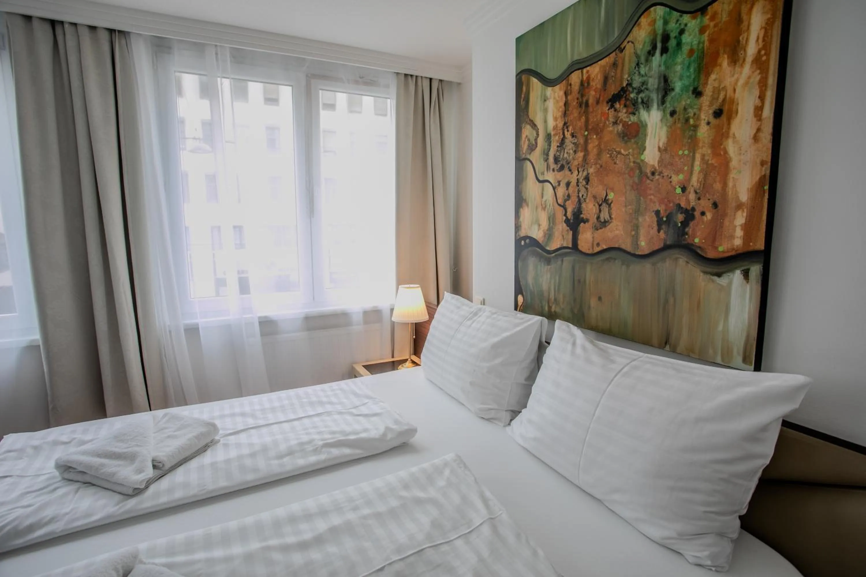 Bed in Hotel Attaché l contactless check-in