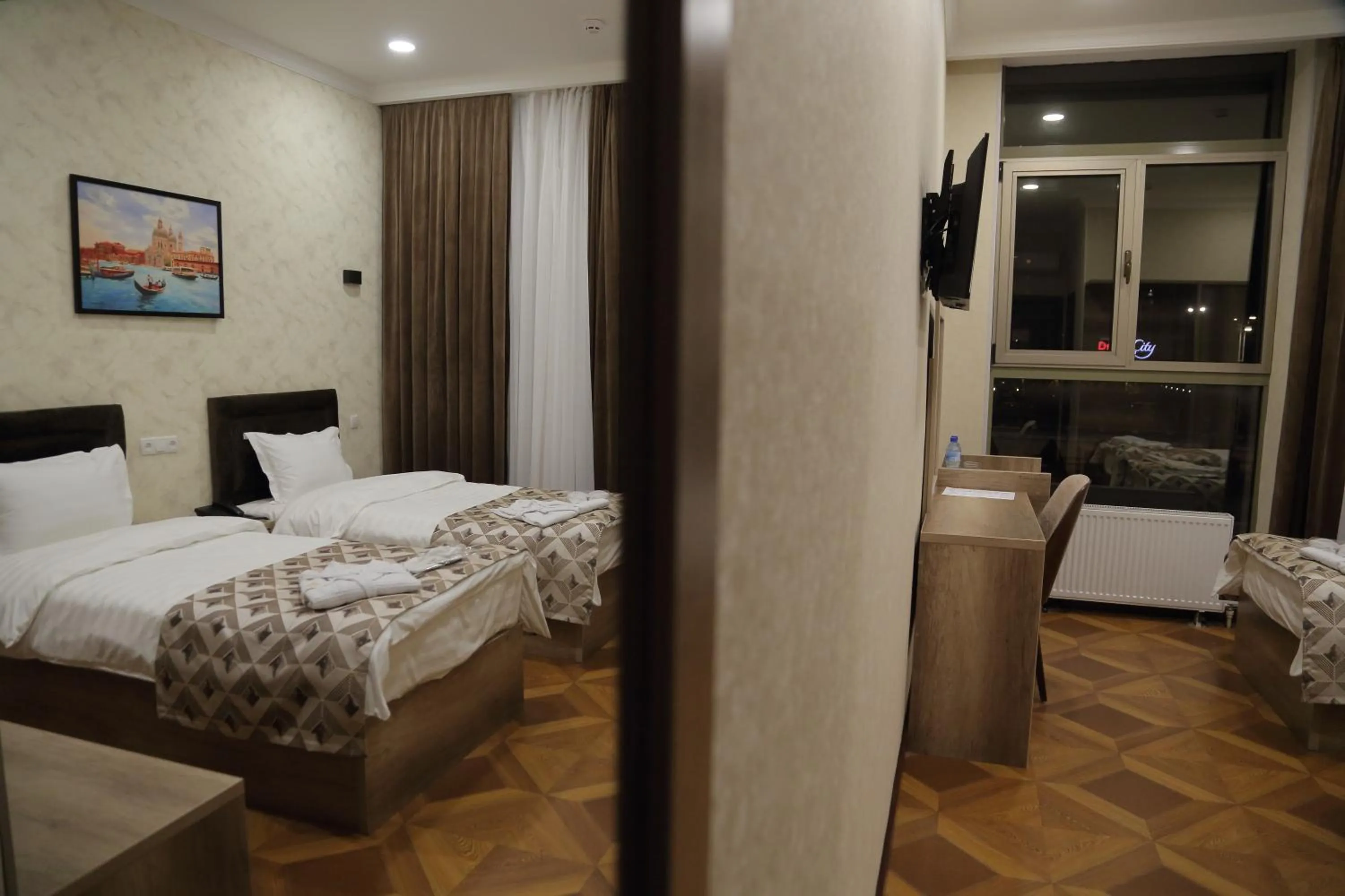 Property building, Bed in Hotel 1946