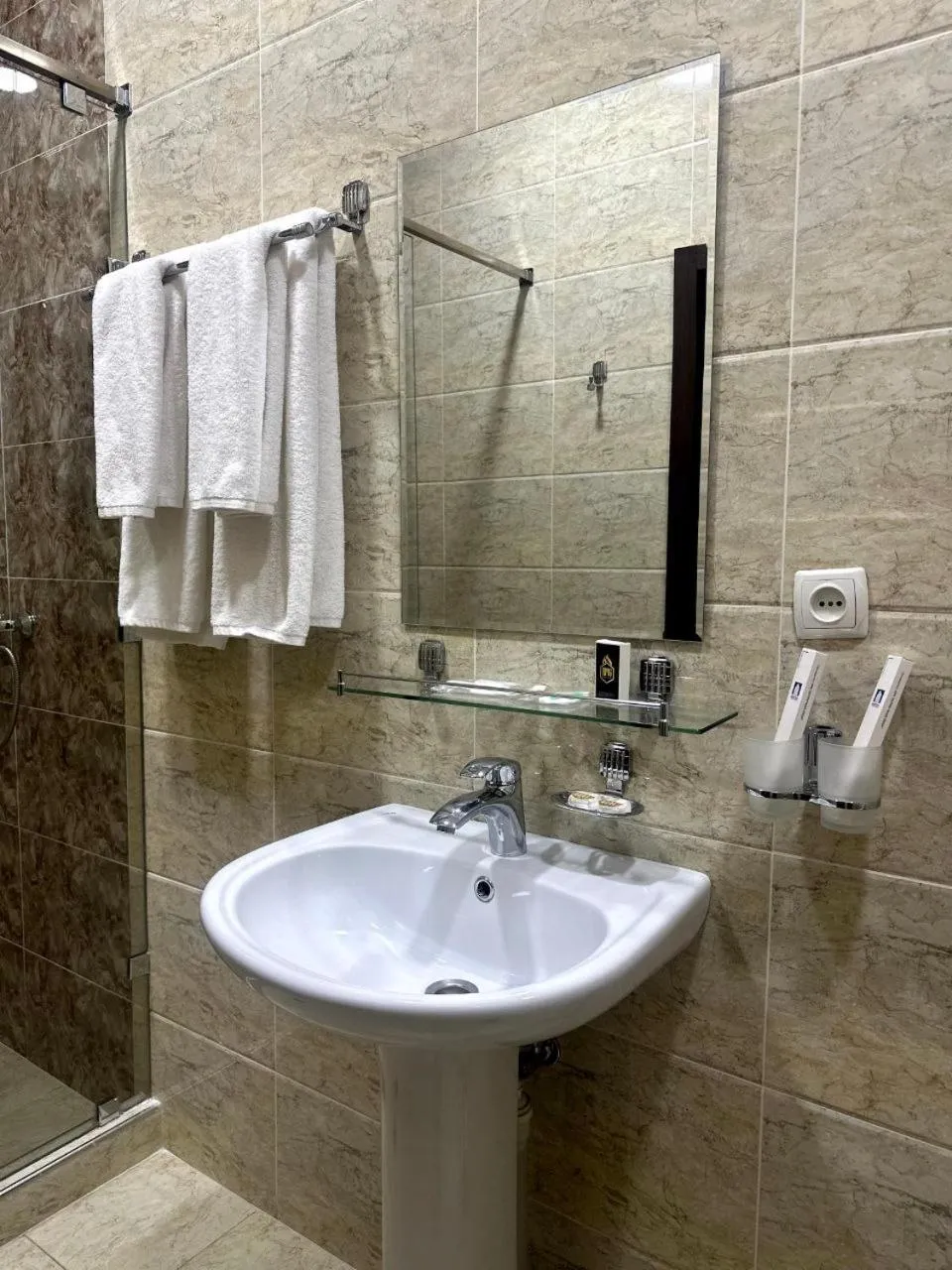 Shower in Hotel 1946