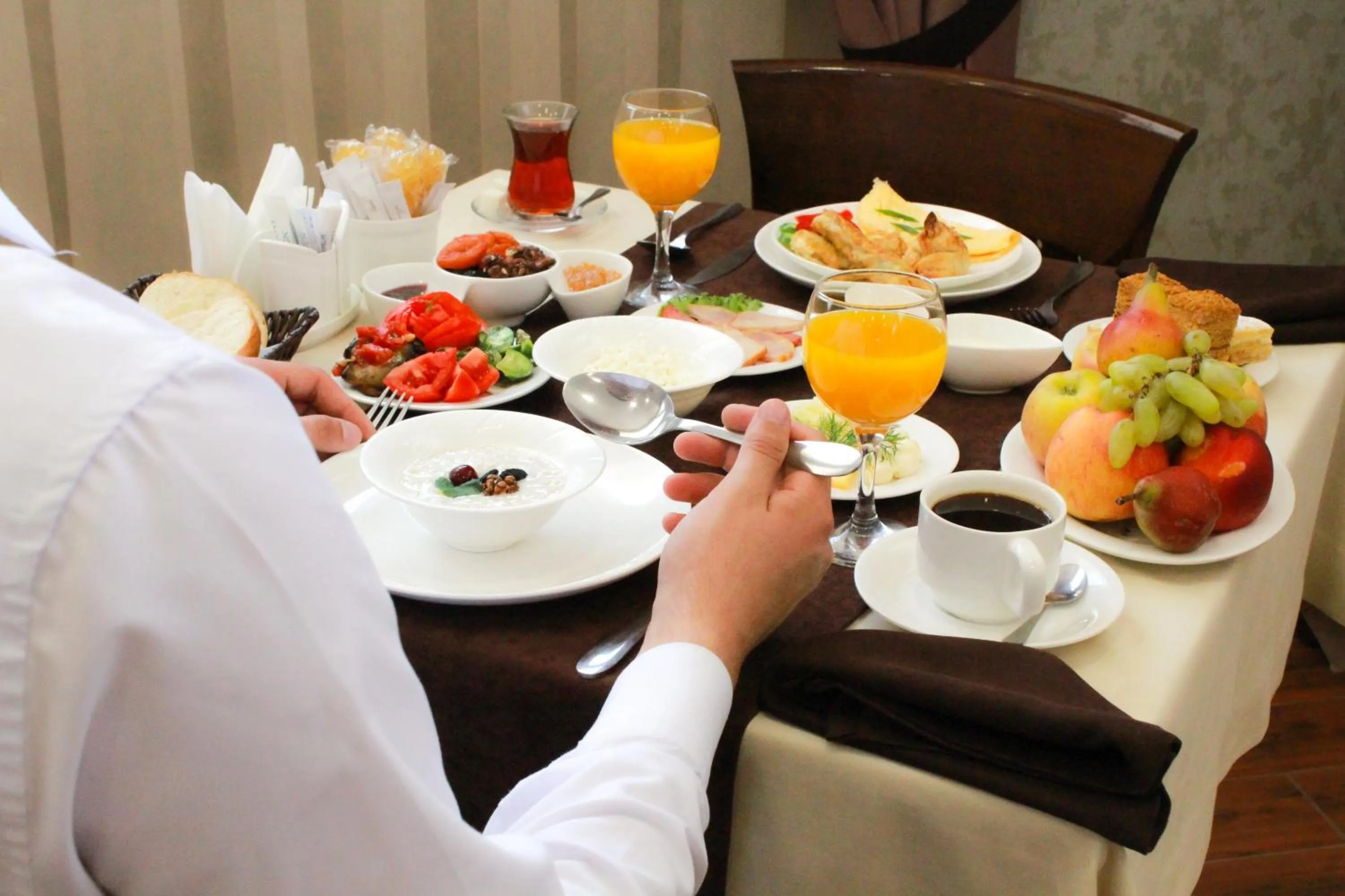 Breakfast in Hotel 1946