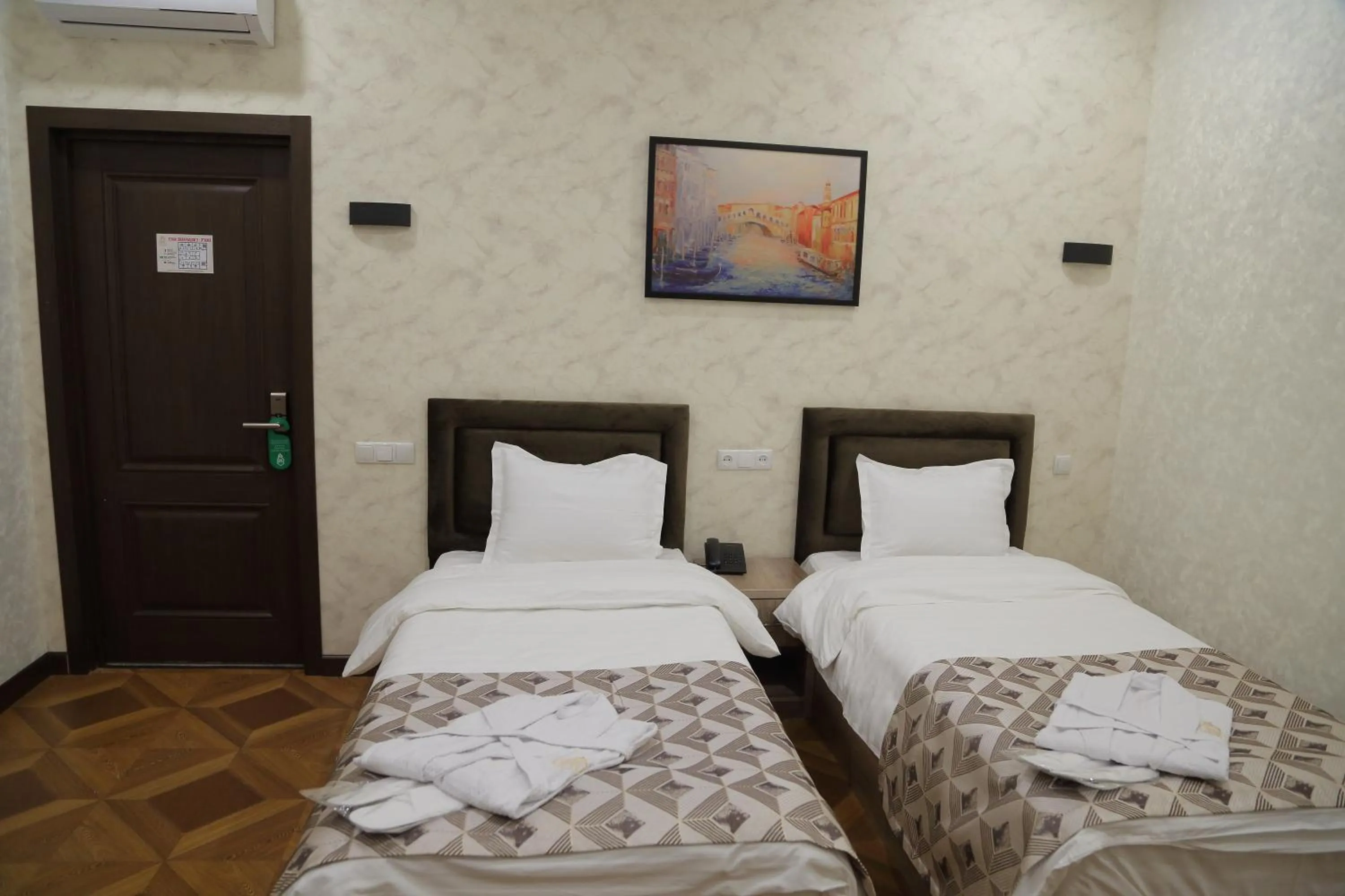 Property building, Bed in Hotel 1946