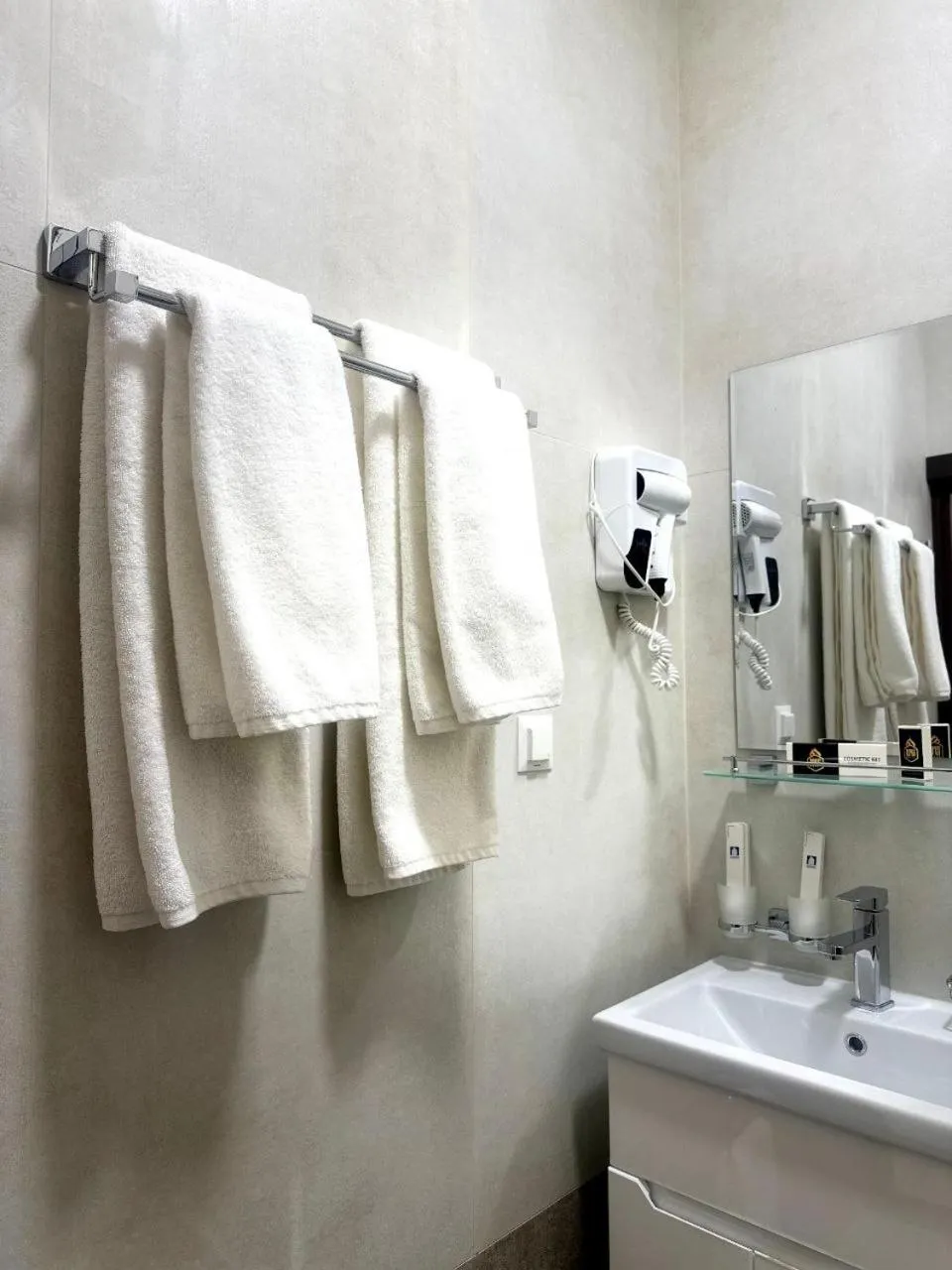 Shower in Hotel 1946