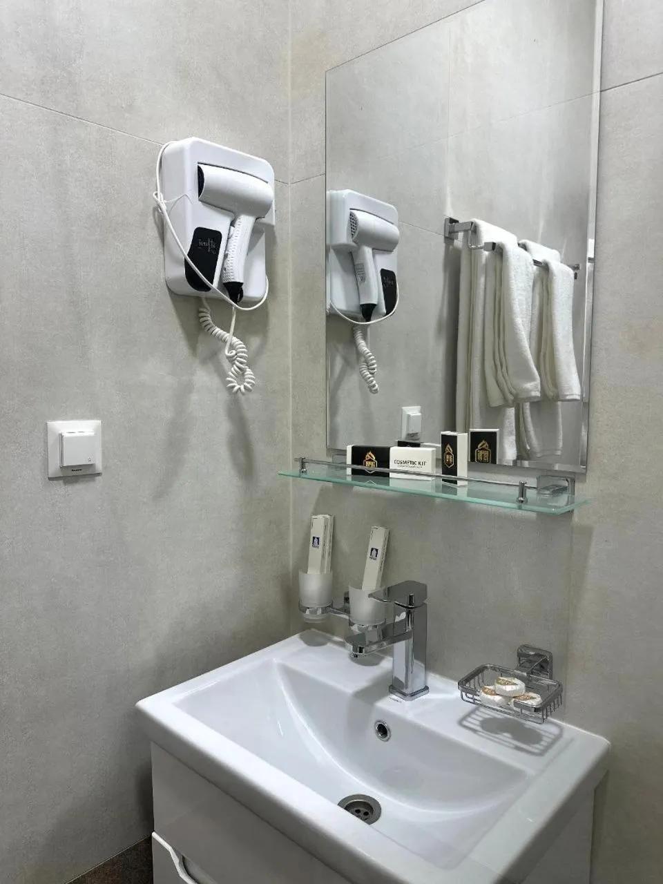 Shower in Hotel 1946