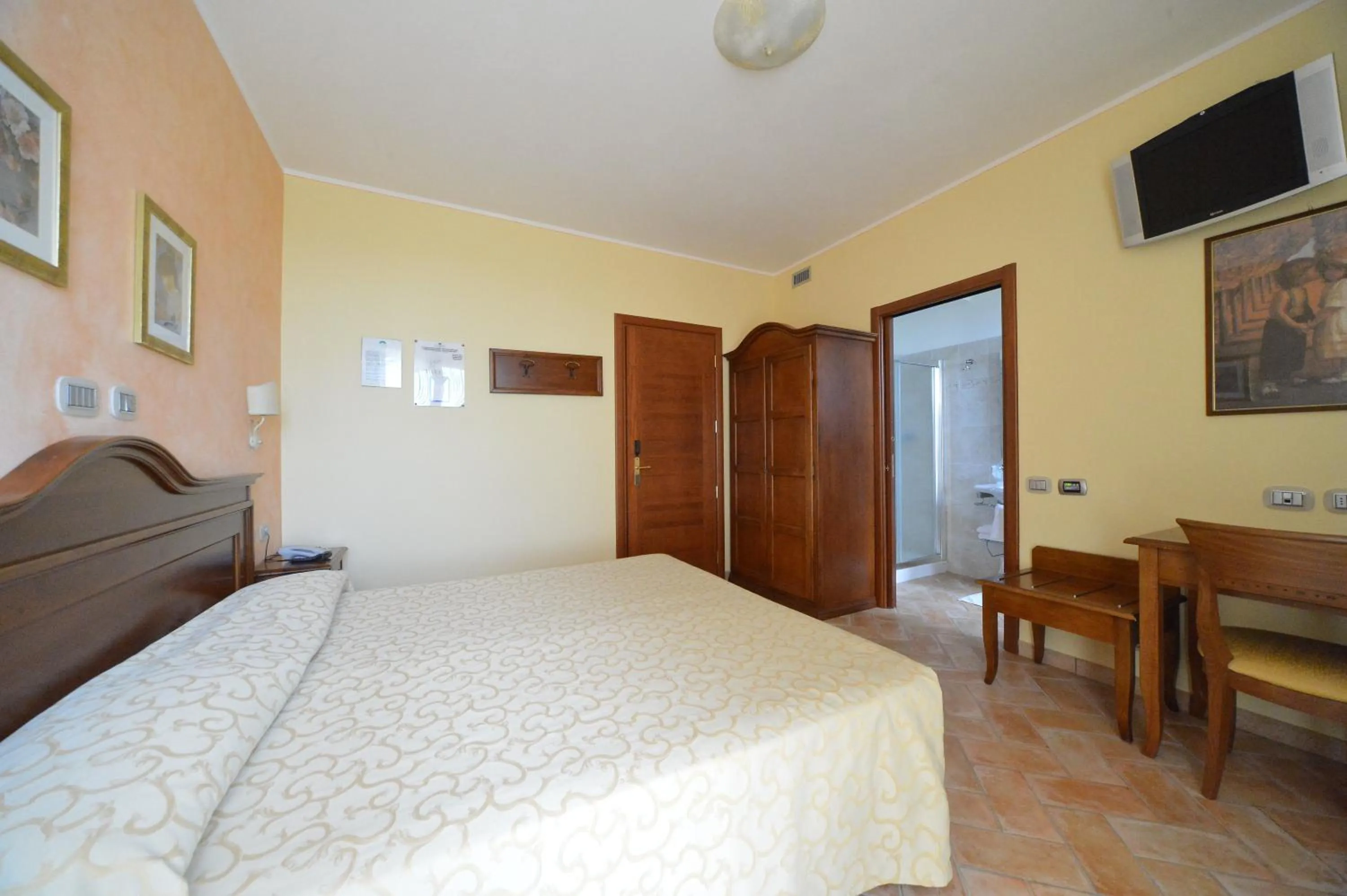 Bedroom, Bed in Hotel Tre Torri