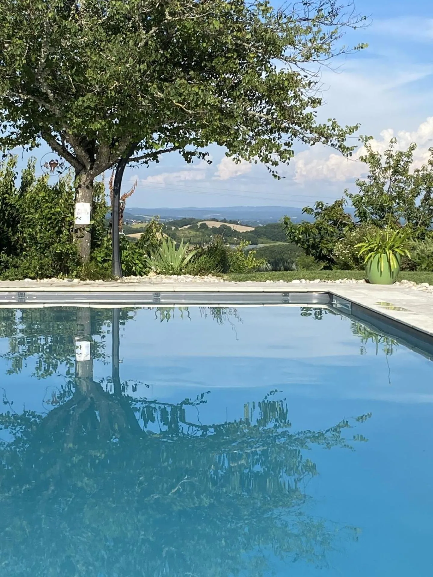 Pool view in Aux Coteaux d'Aussac