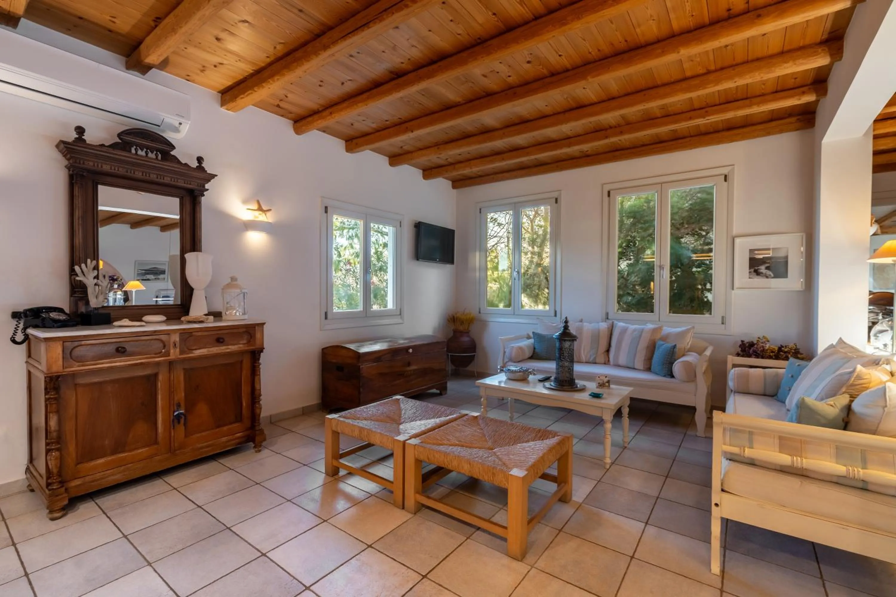 Lobby or reception in Aeolos Hotel