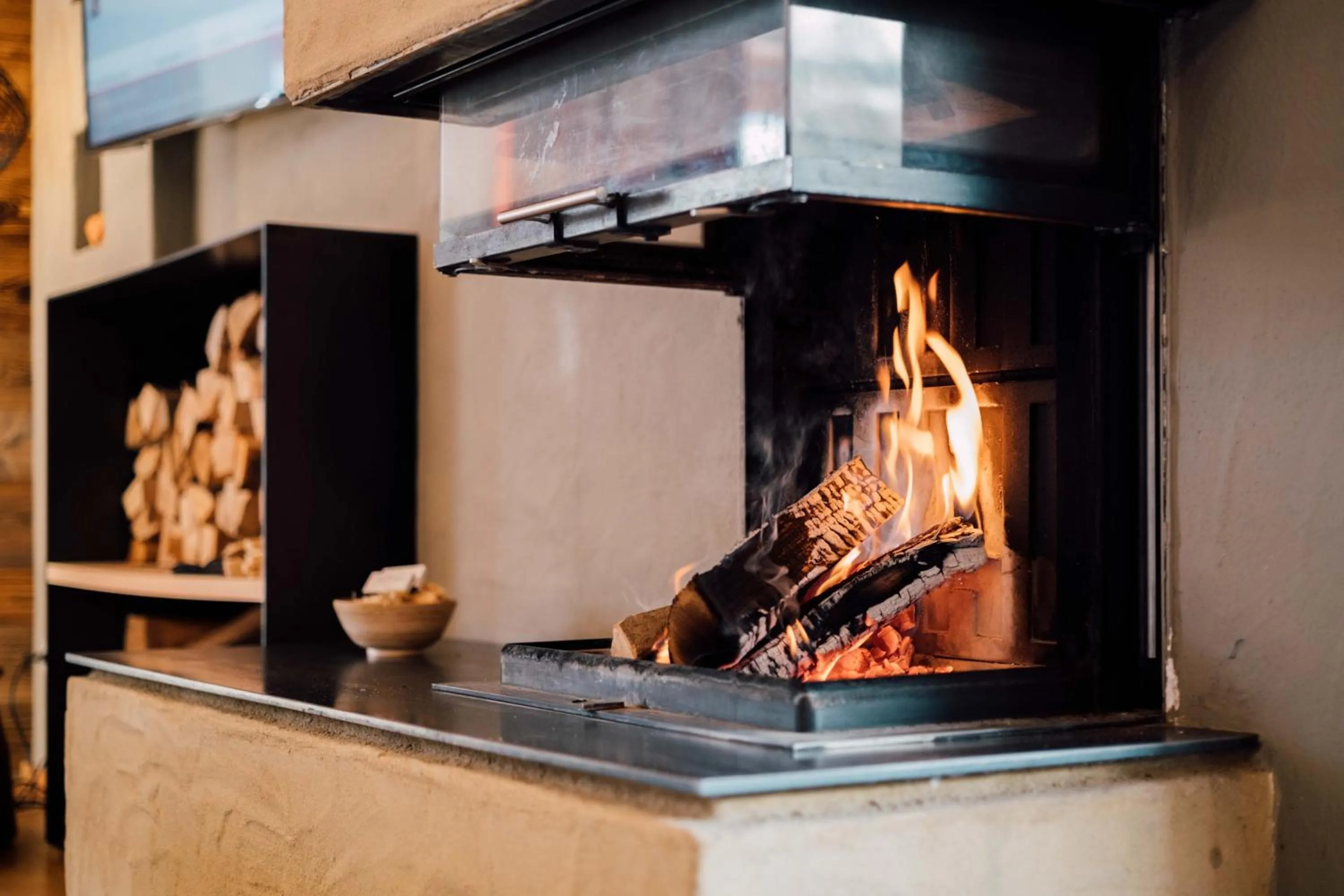 fireplace in Hotel Der Löwe LEBE FREI