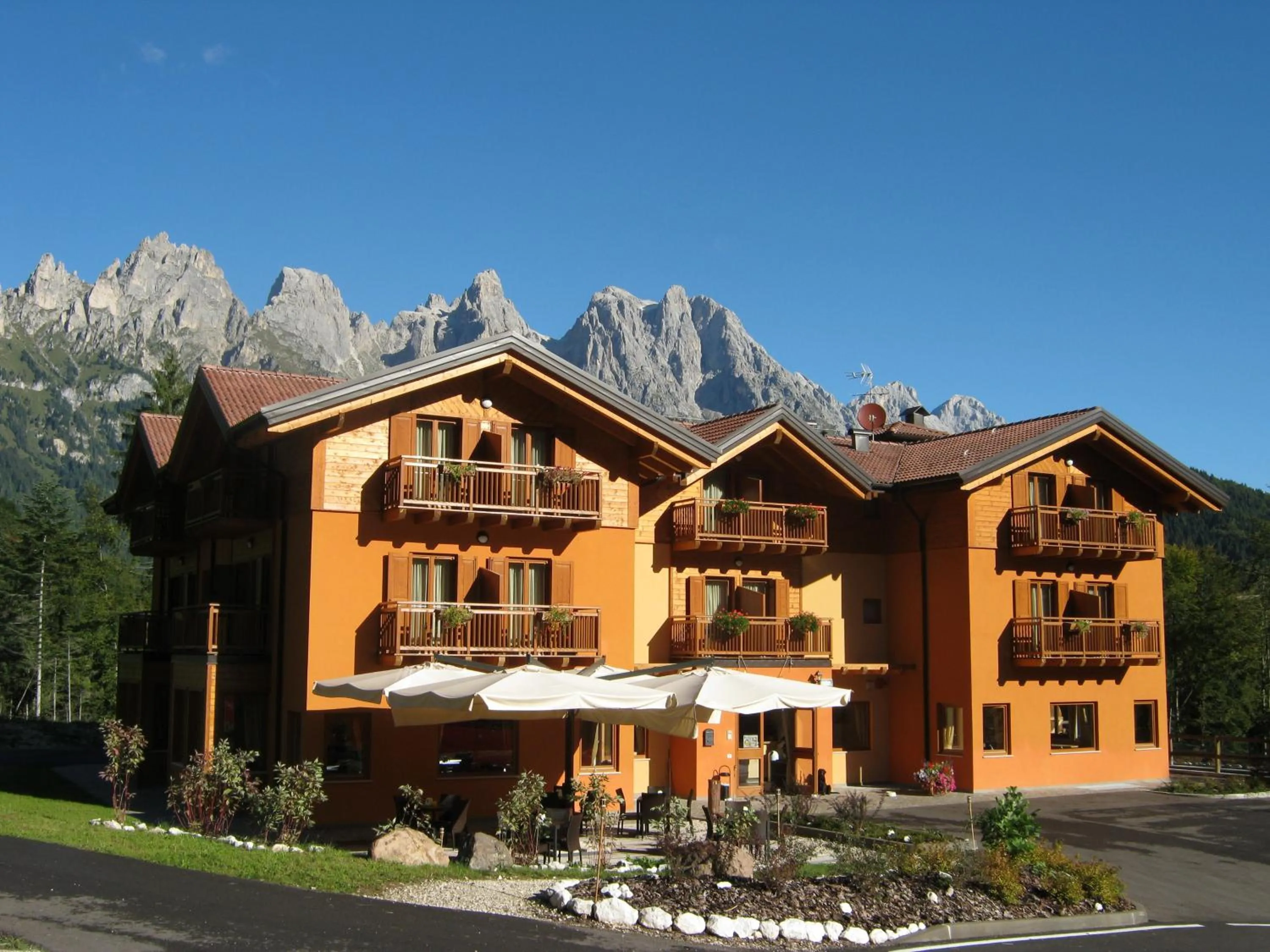 Facade/entrance in Hotel Chalet Giasenei