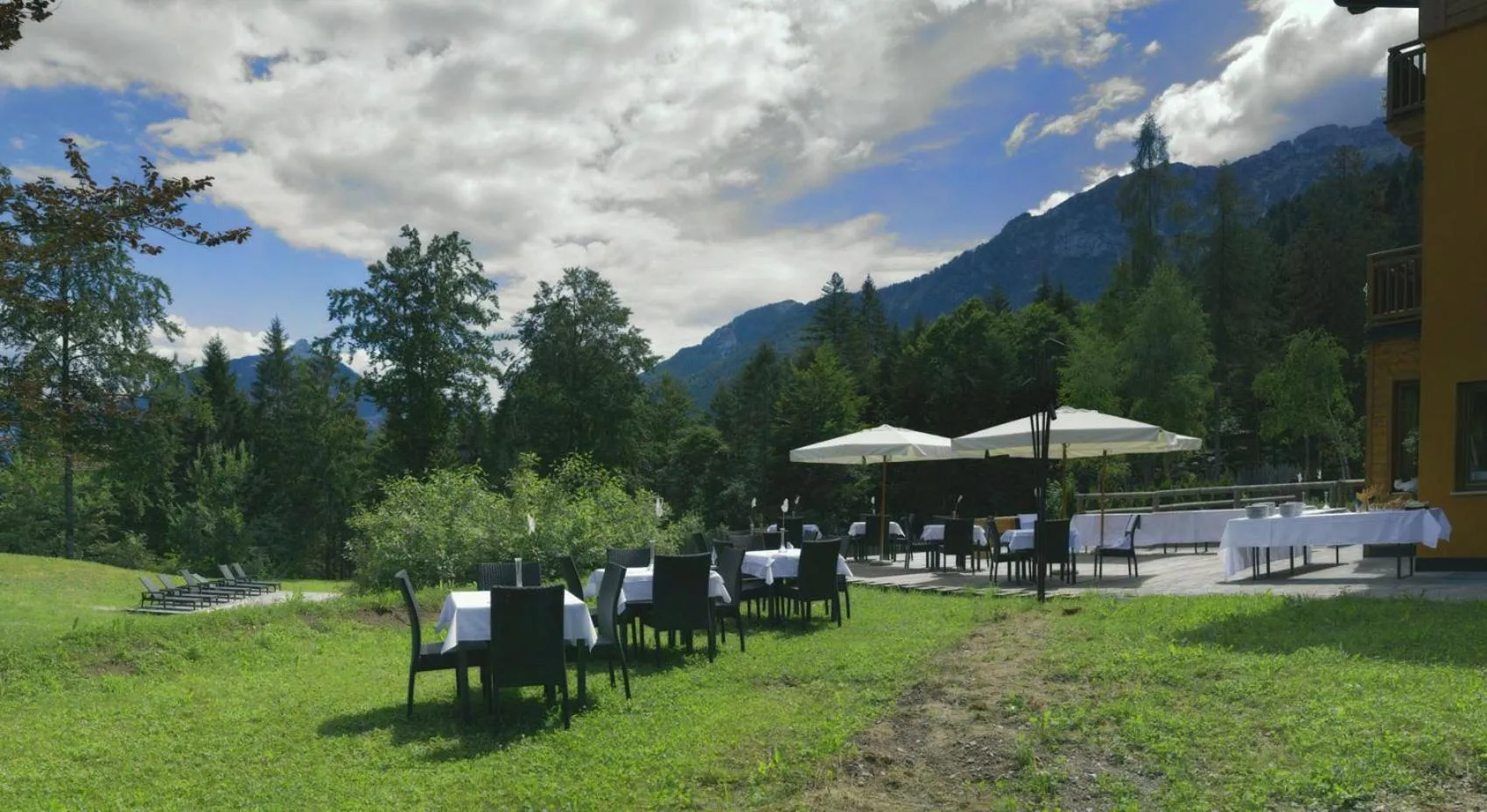 Garden in Hotel Chalet Giasenei