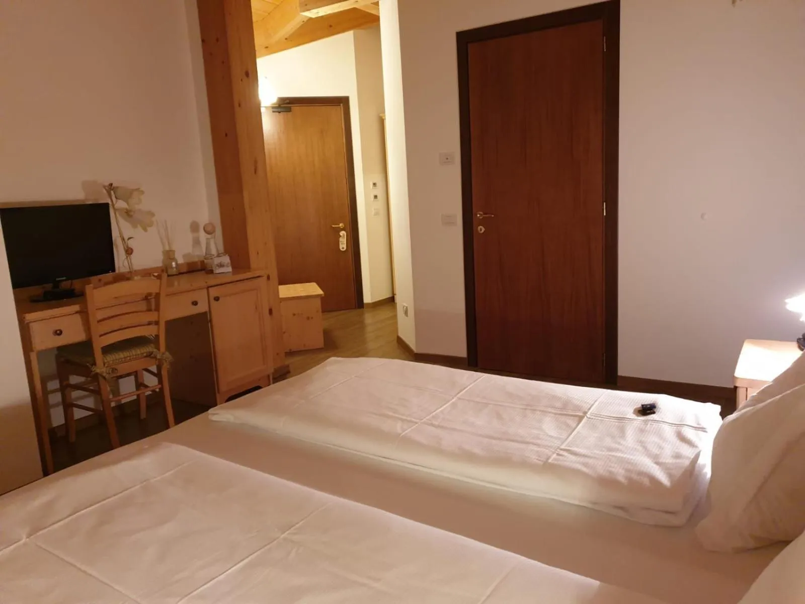 Photo of the whole room, Bed in Hotel Chalet Giasenei