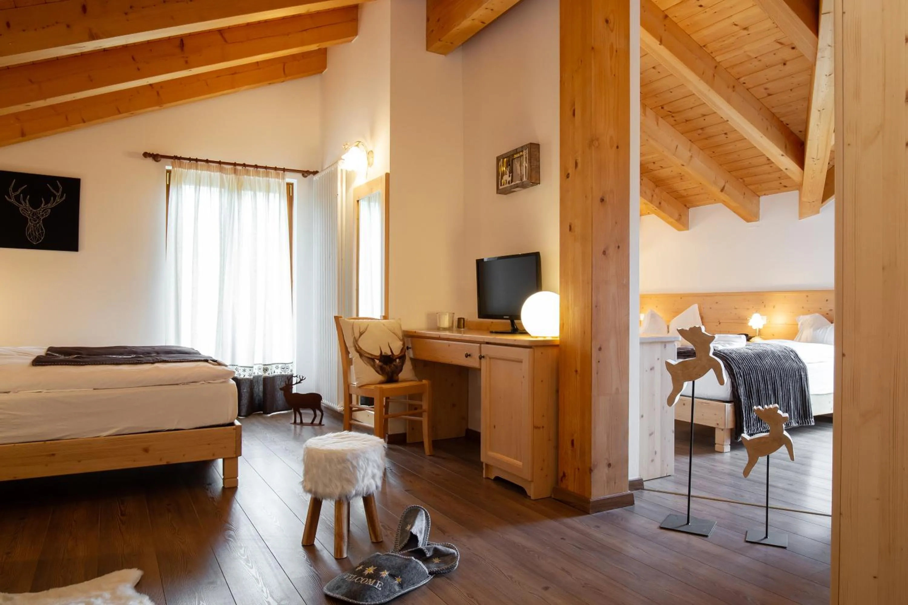 Photo of the whole room, Bed in Hotel Chalet Giasenei