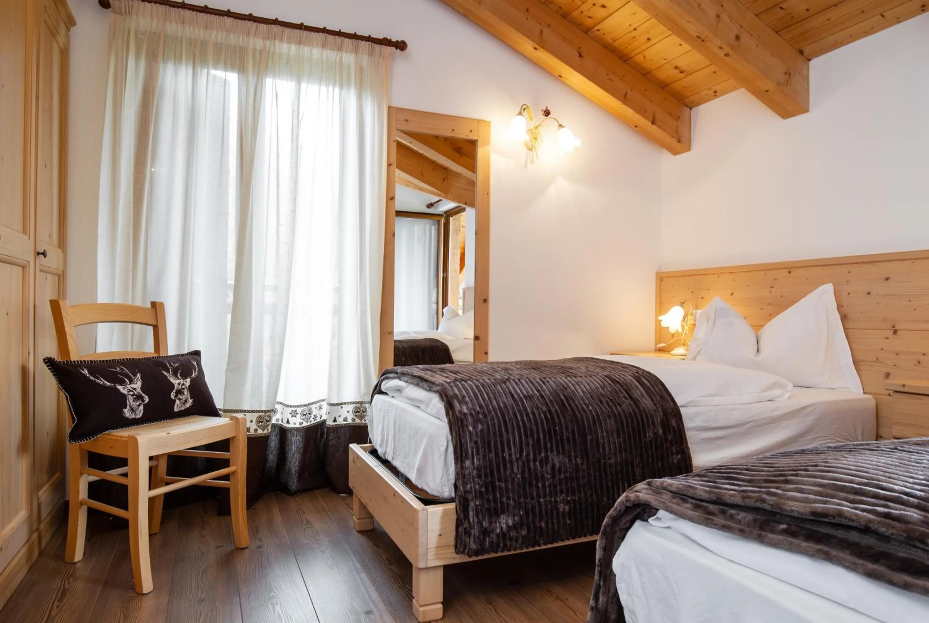 Photo of the whole room, Bed in Hotel Chalet Giasenei