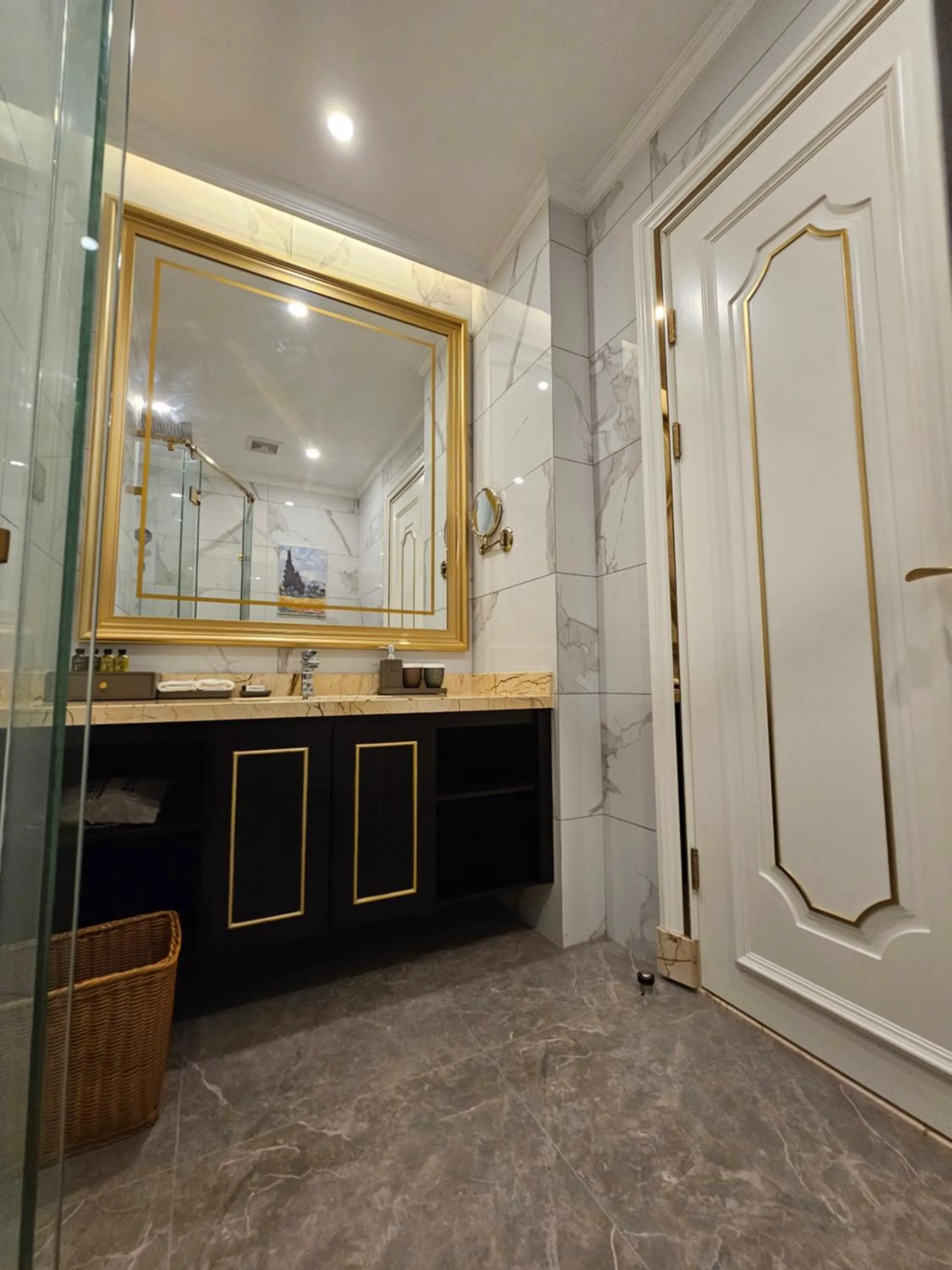 Shower in Dansavanh Namngum Resort