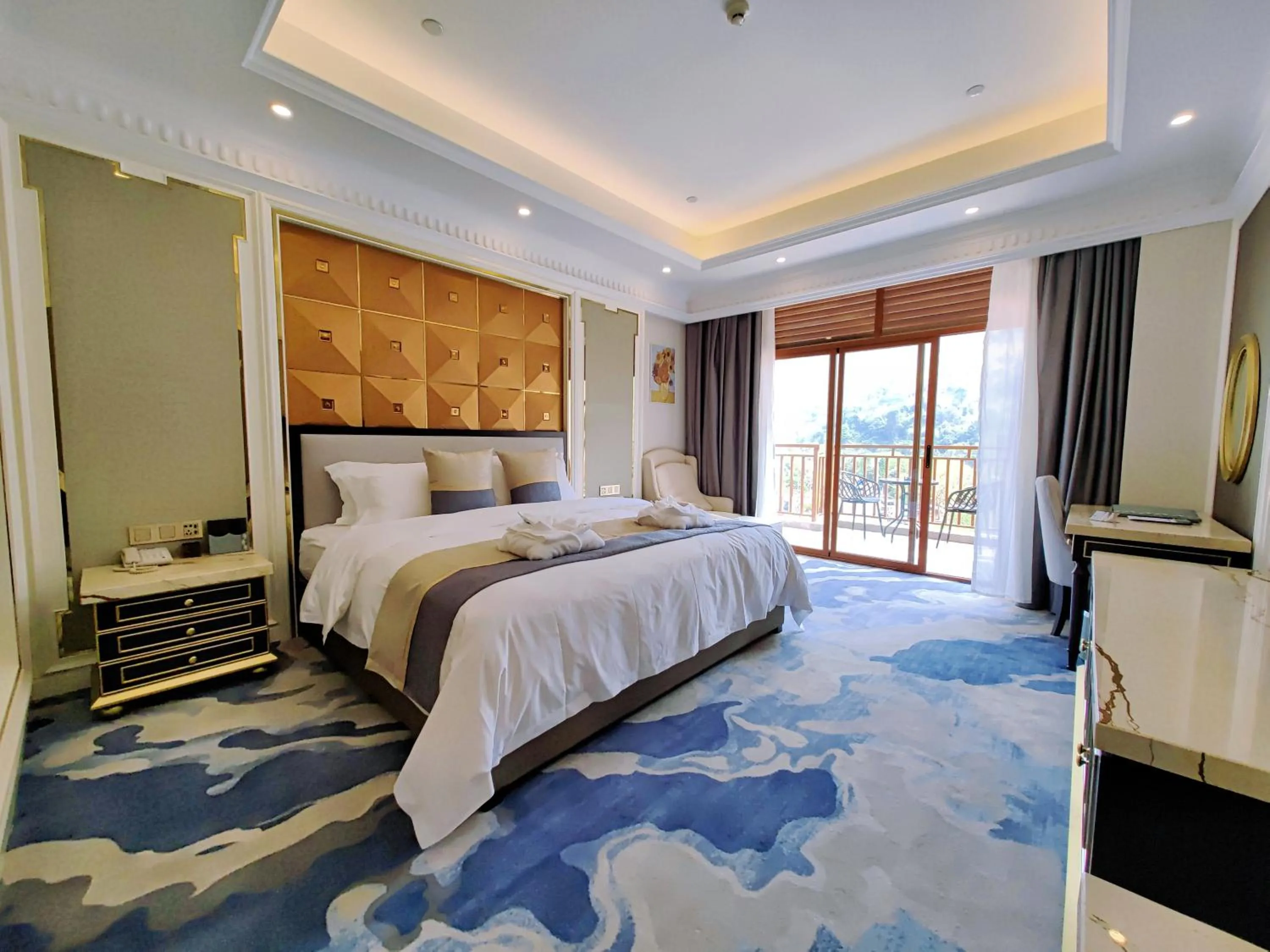 Photo of the whole room, Bed in Dansavanh Namngum Resort