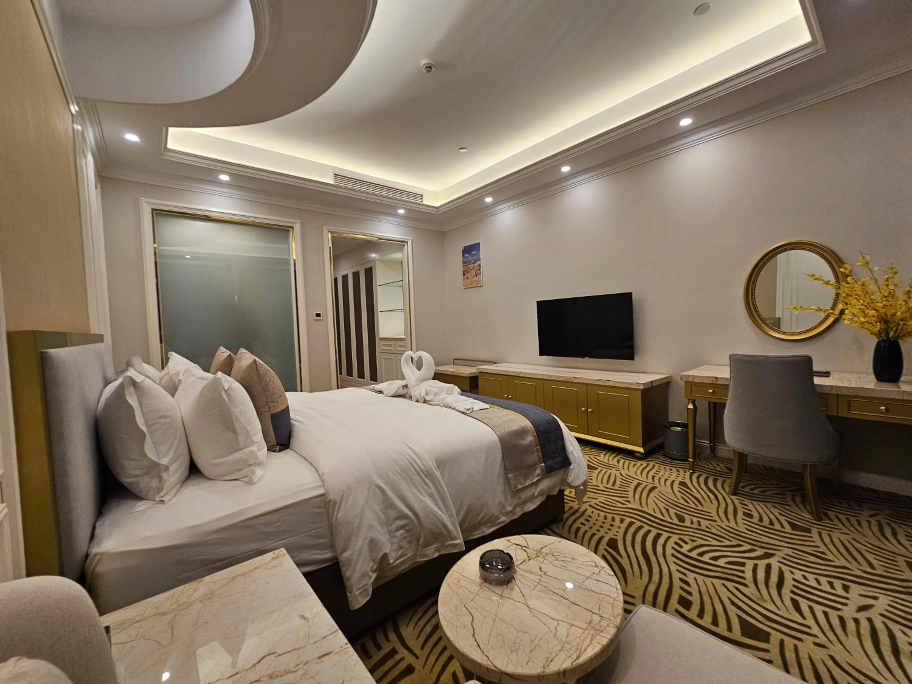 Photo of the whole room, Bed in Dansavanh Namngum Resort