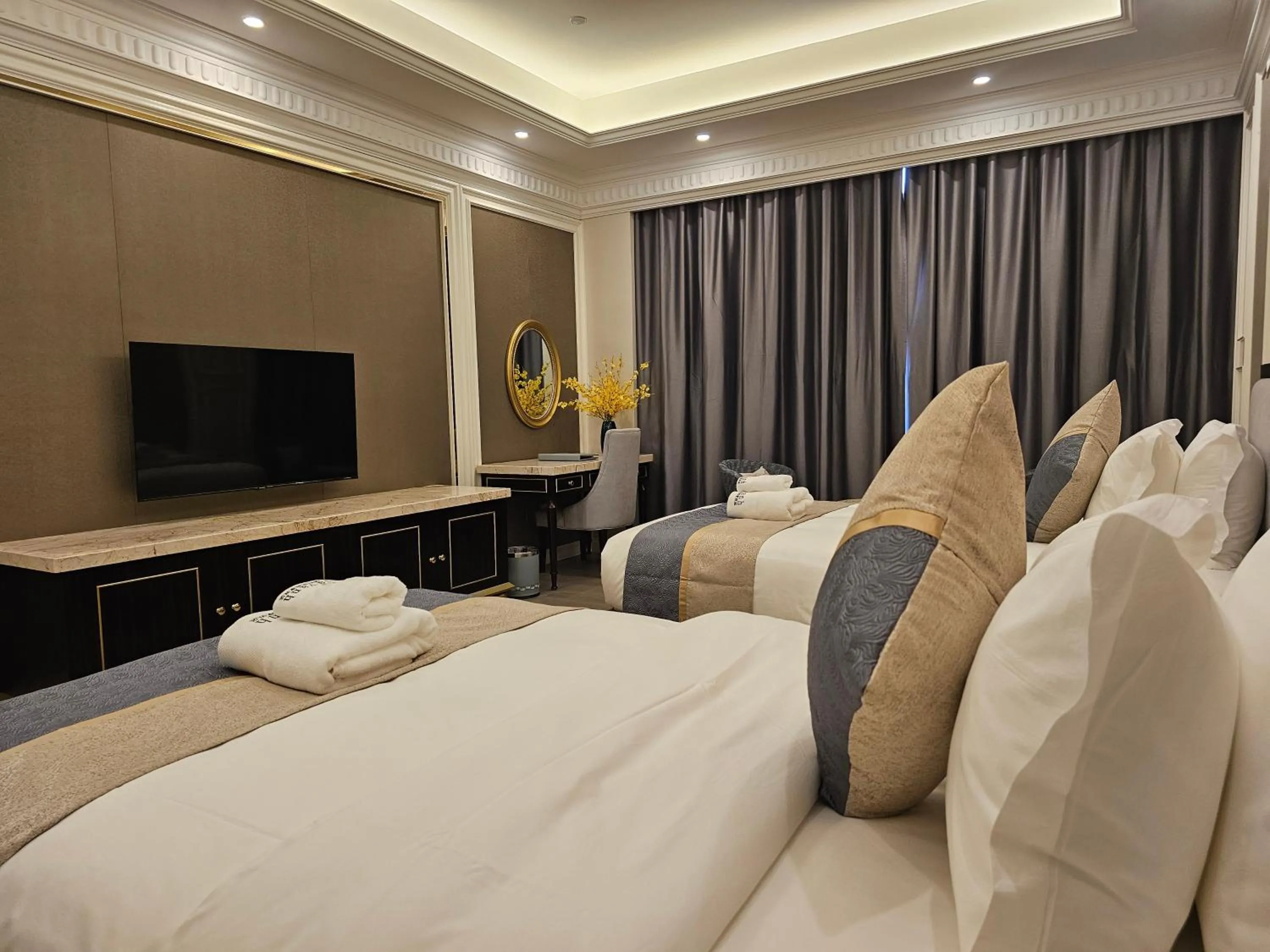 Photo of the whole room, Bed in Dansavanh Namngum Resort