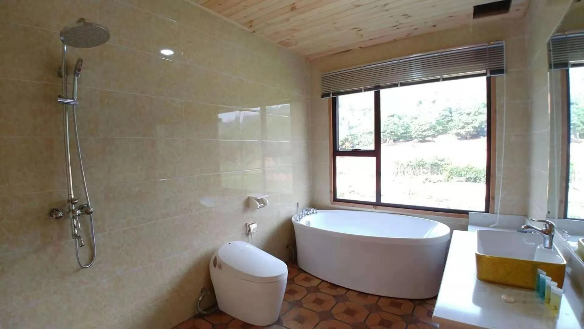 Shower in Dansavanh Namngum Resort