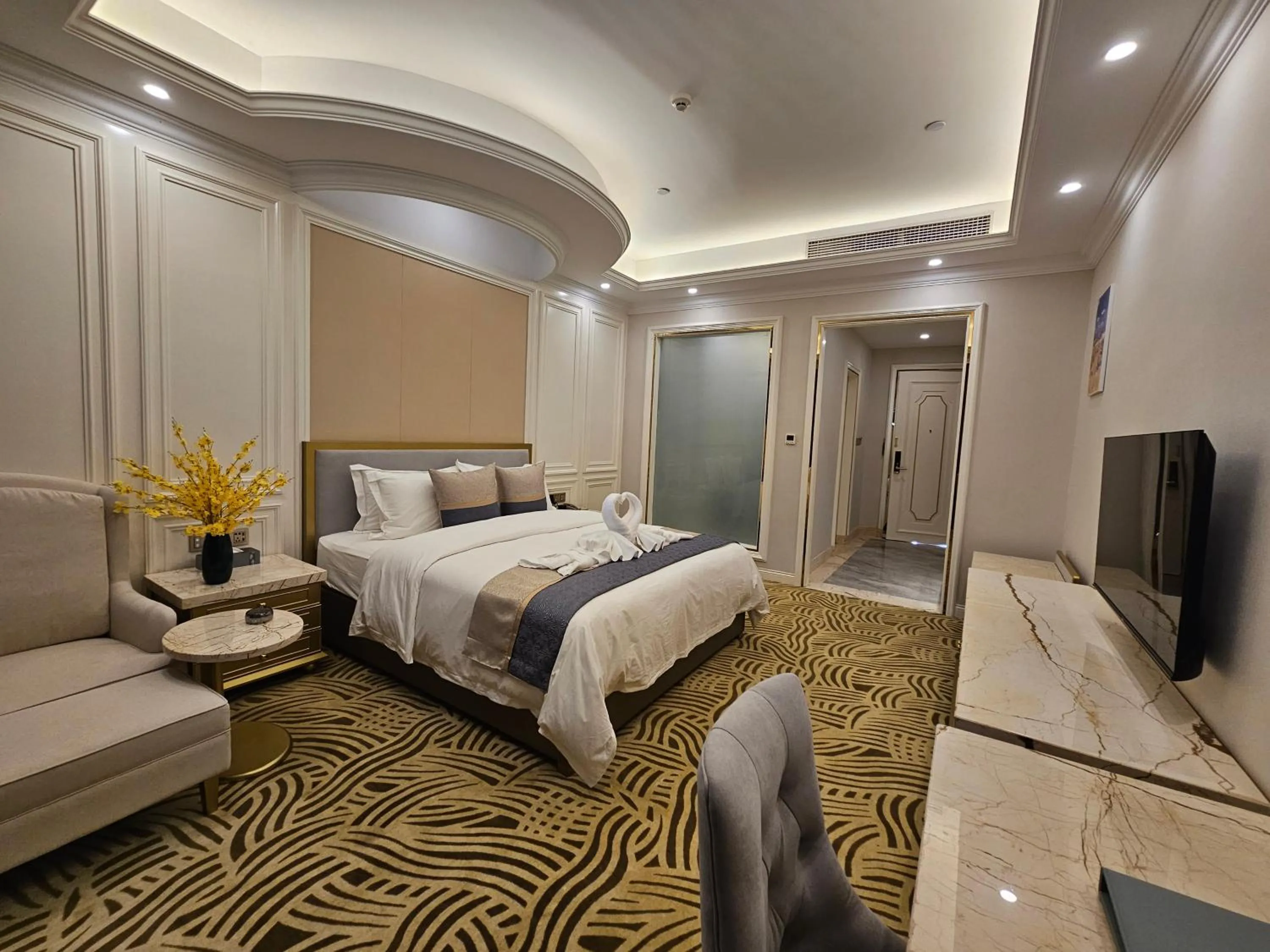 Photo of the whole room, Bed in Dansavanh Namngum Resort