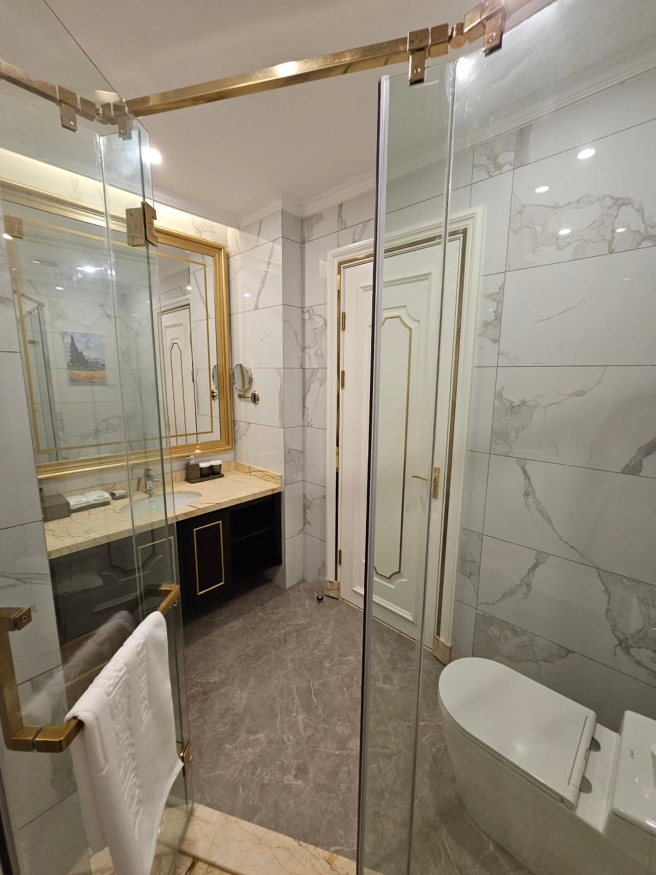 Shower in Dansavanh Namngum Resort