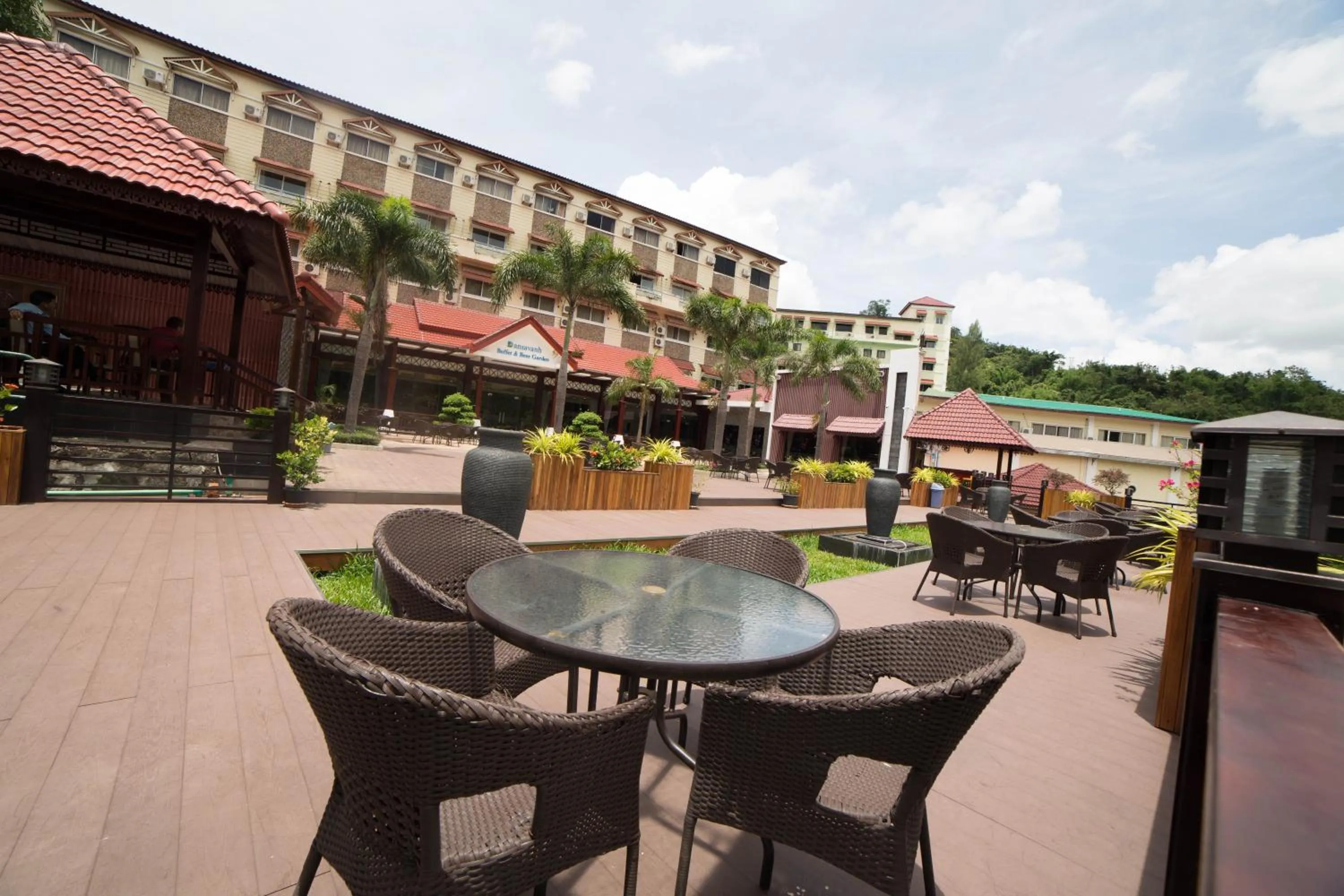 Restaurant/places to eat in Dansavanh Namngum Resort