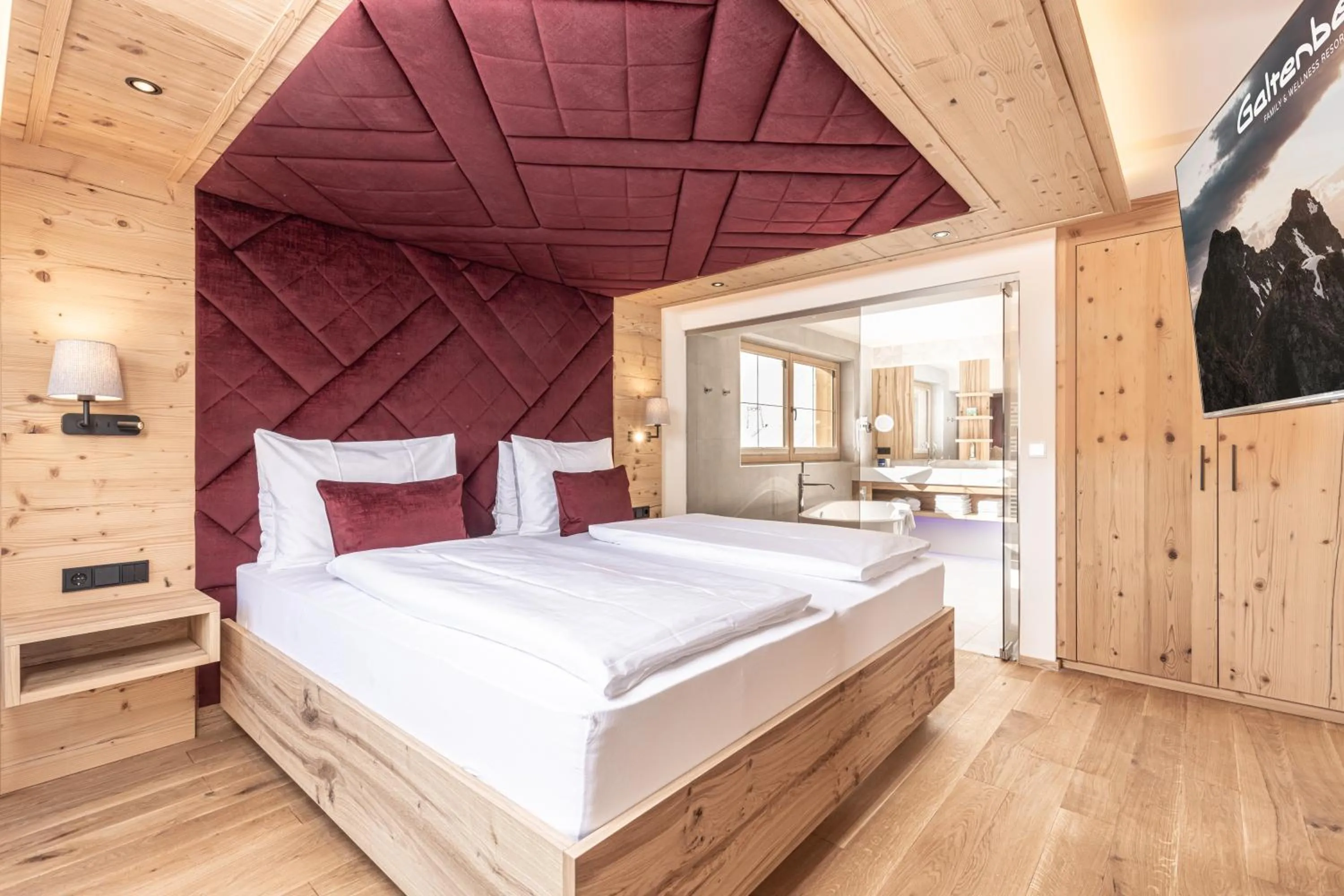 Photo of the whole room, Bed in Galtenberg Bed & Breakfast