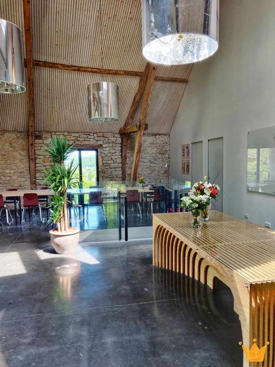 Restaurant/places to eat in Estafête