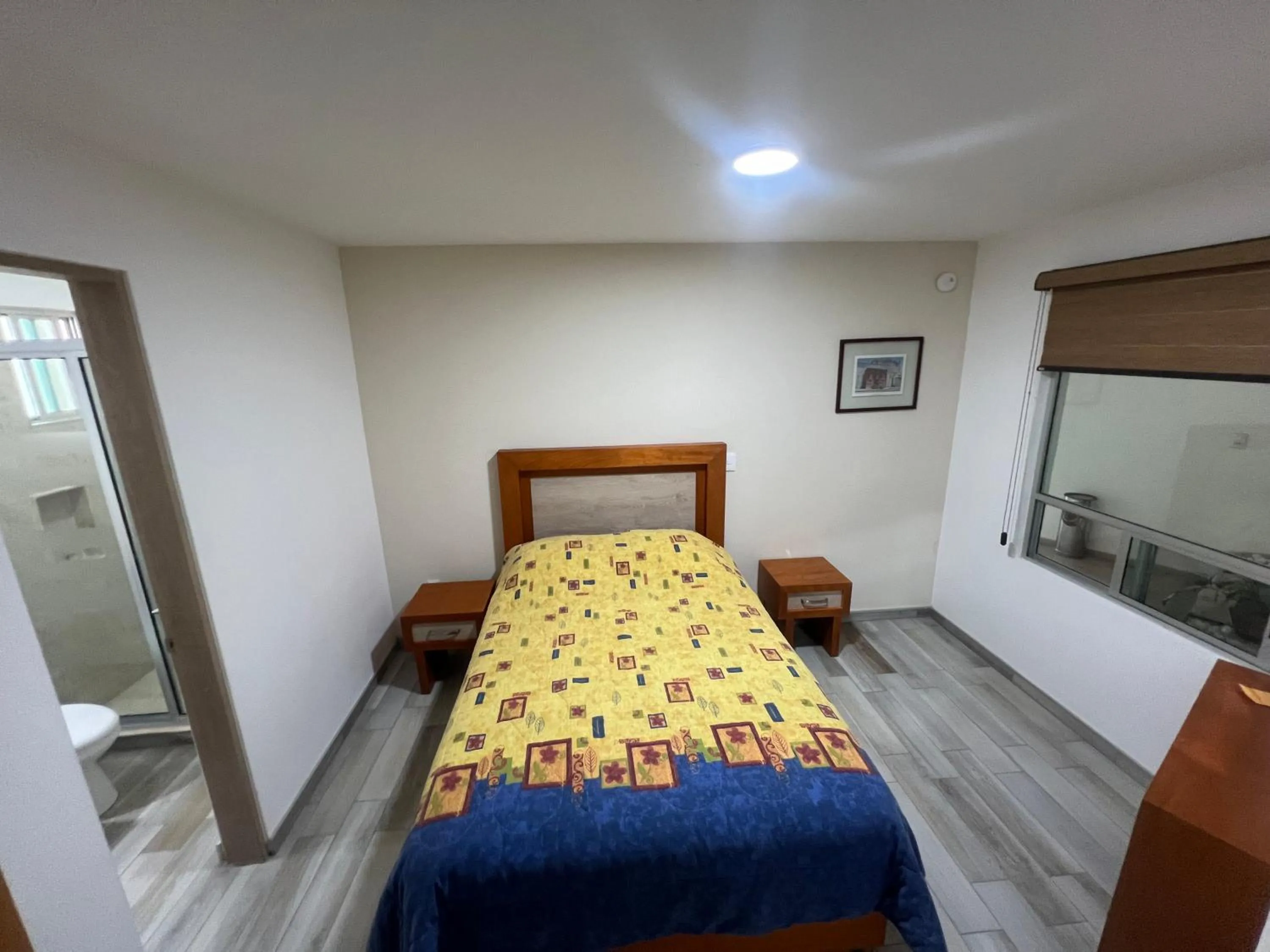 Inner courtyard view, Bed in Hotel la Cuesta Toscana