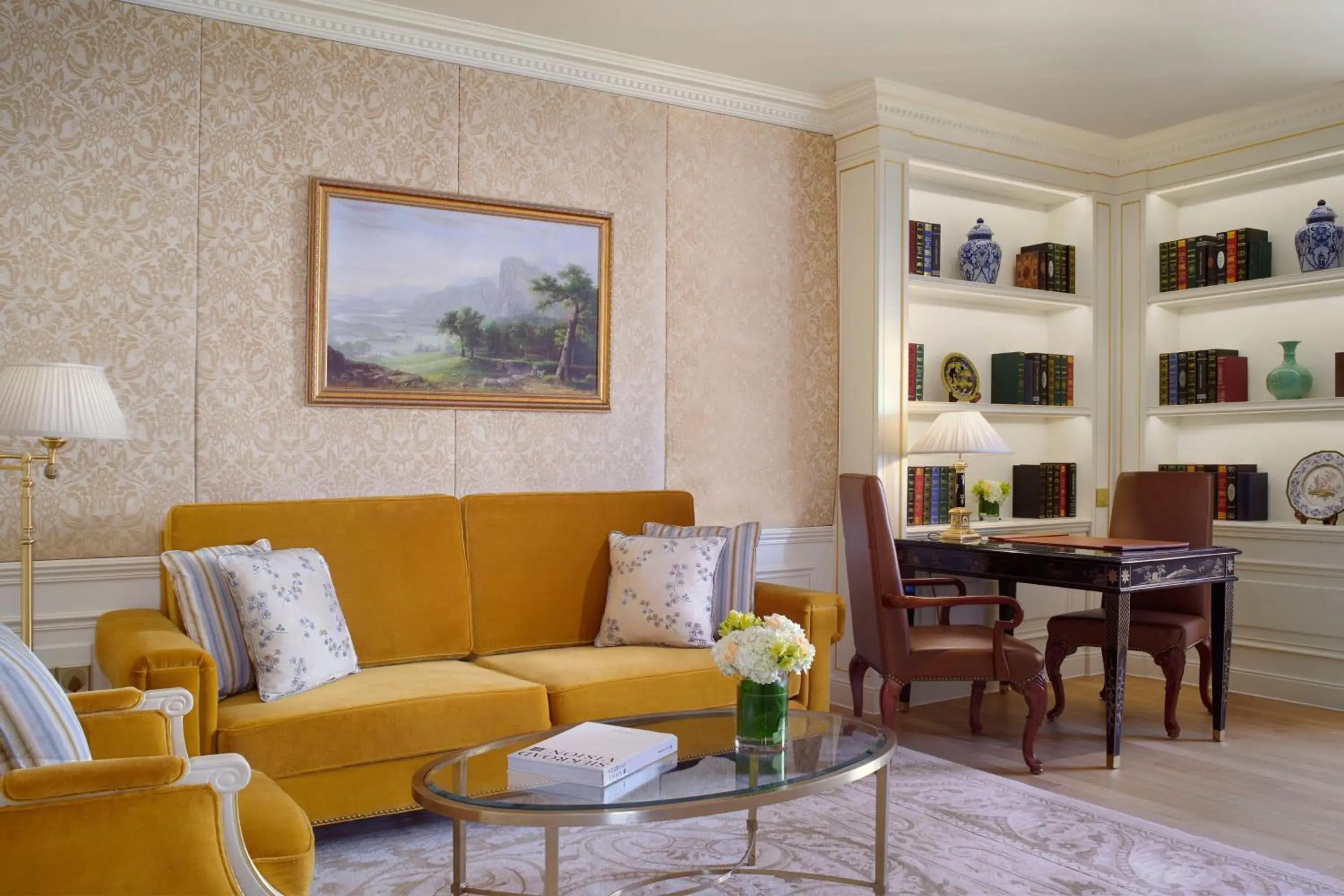 Club Victoria Suite in The Ritz-Carlton, Tianjin Club Victoria Suite in The Ritz-Carlton, Tianjin