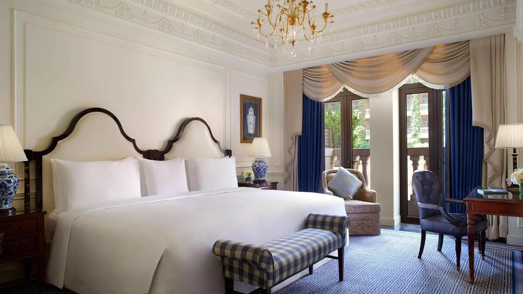 Bedroom, Bed in The Ritz-Carlton, Tianjin