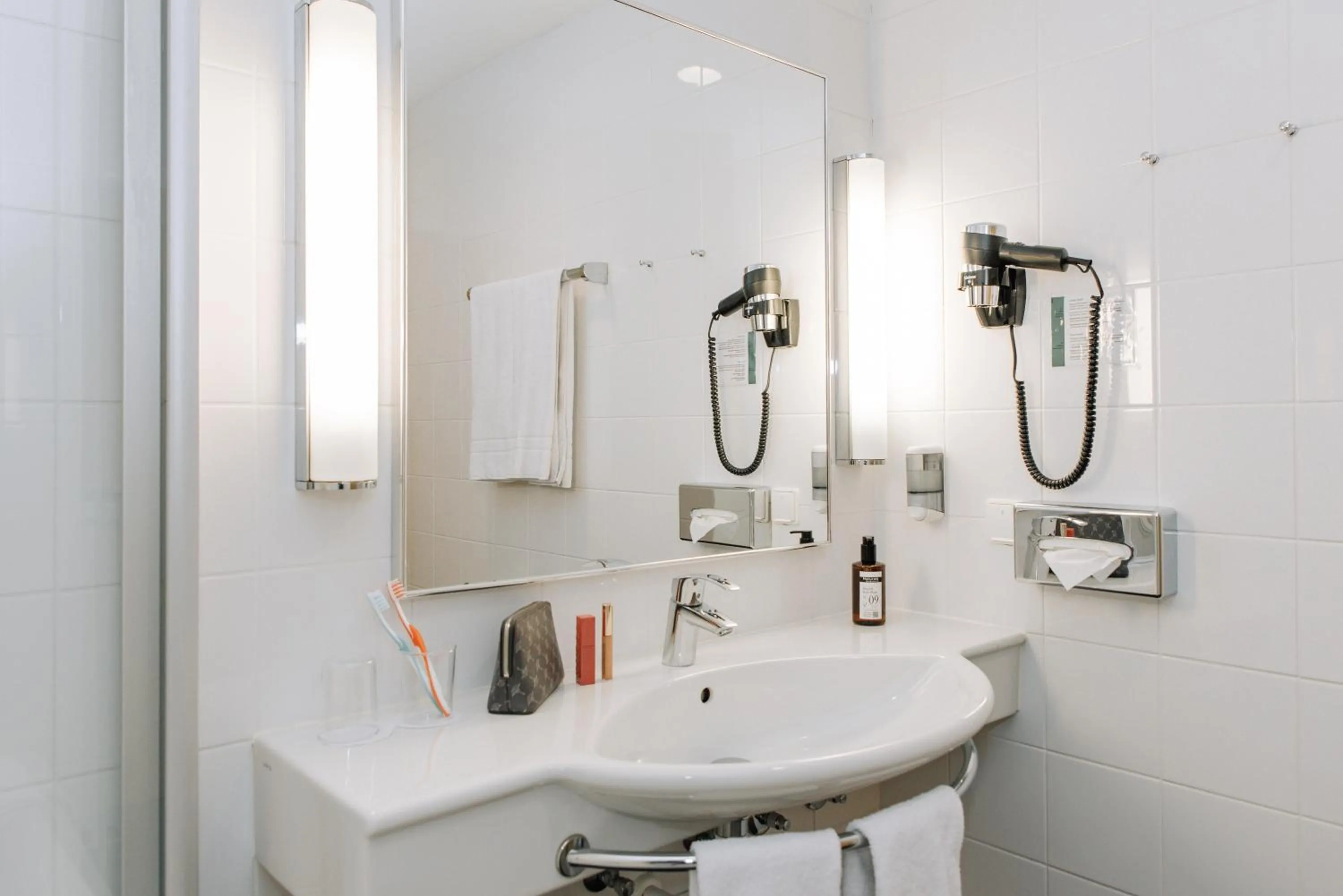 Bathroom in HEINhotel vienna airport