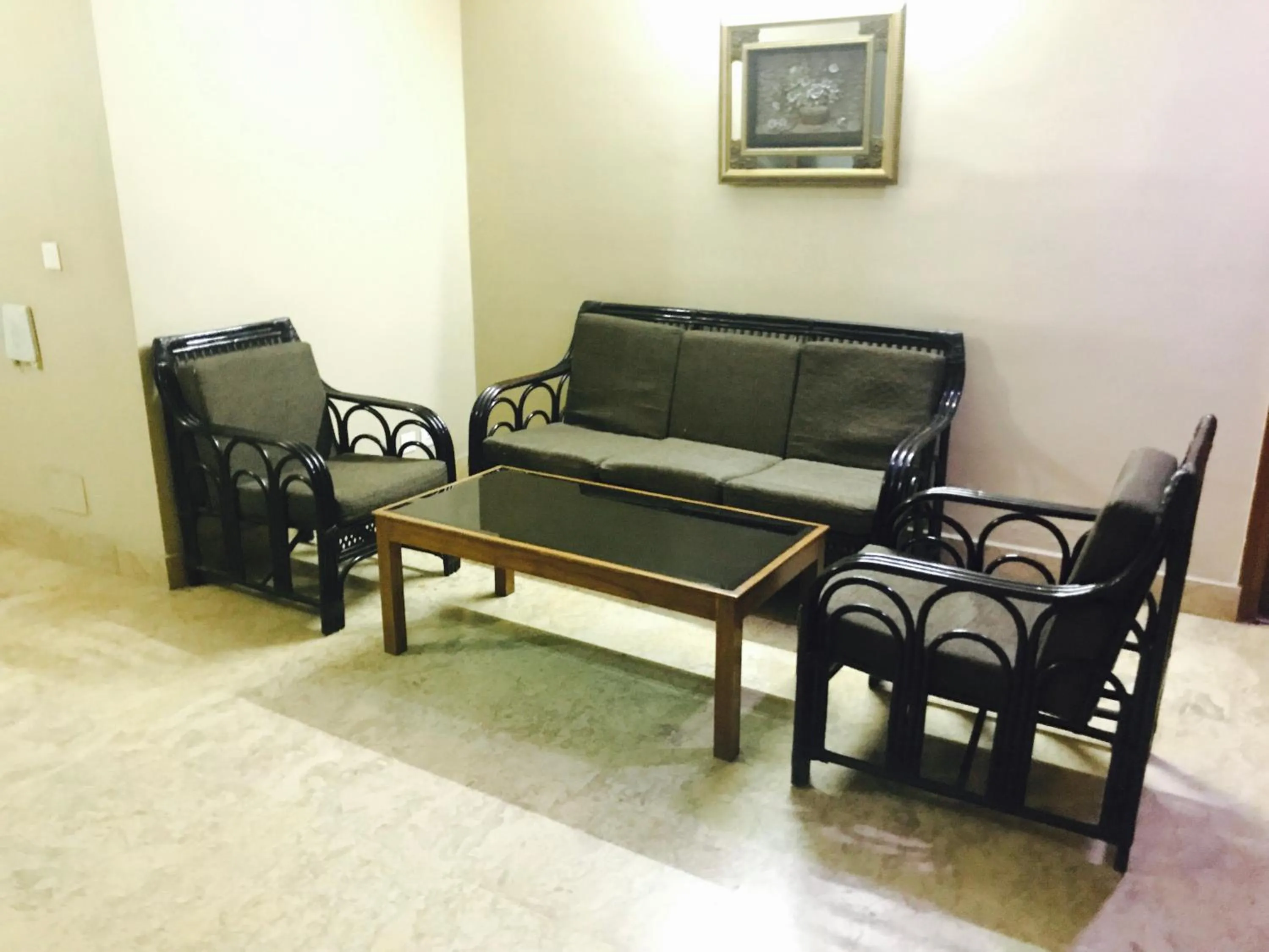 Lounge or bar in Skylink Suites Bed & Breakfast