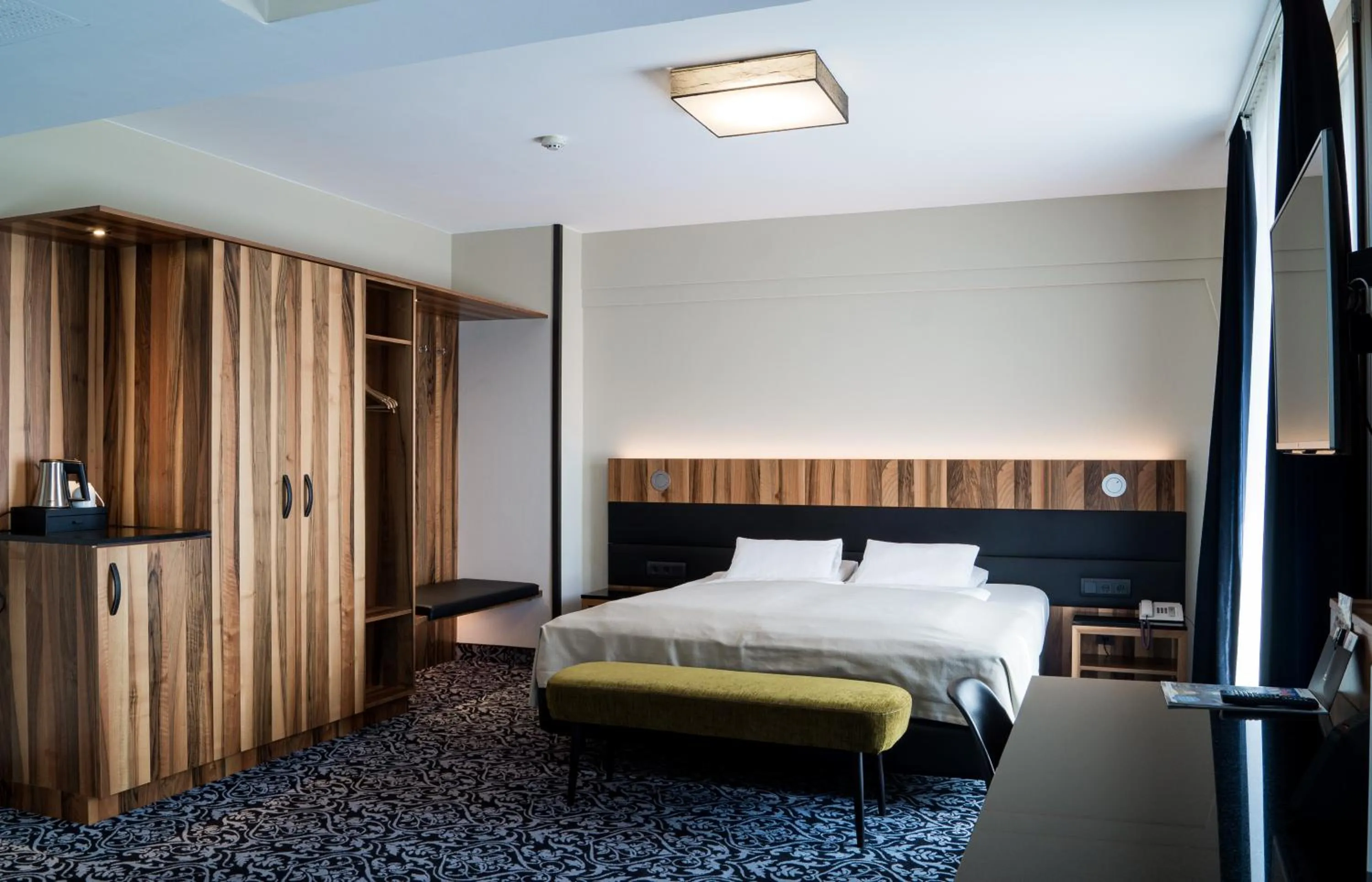 Photo of the whole room, Bed in Hotel Grauer Bär