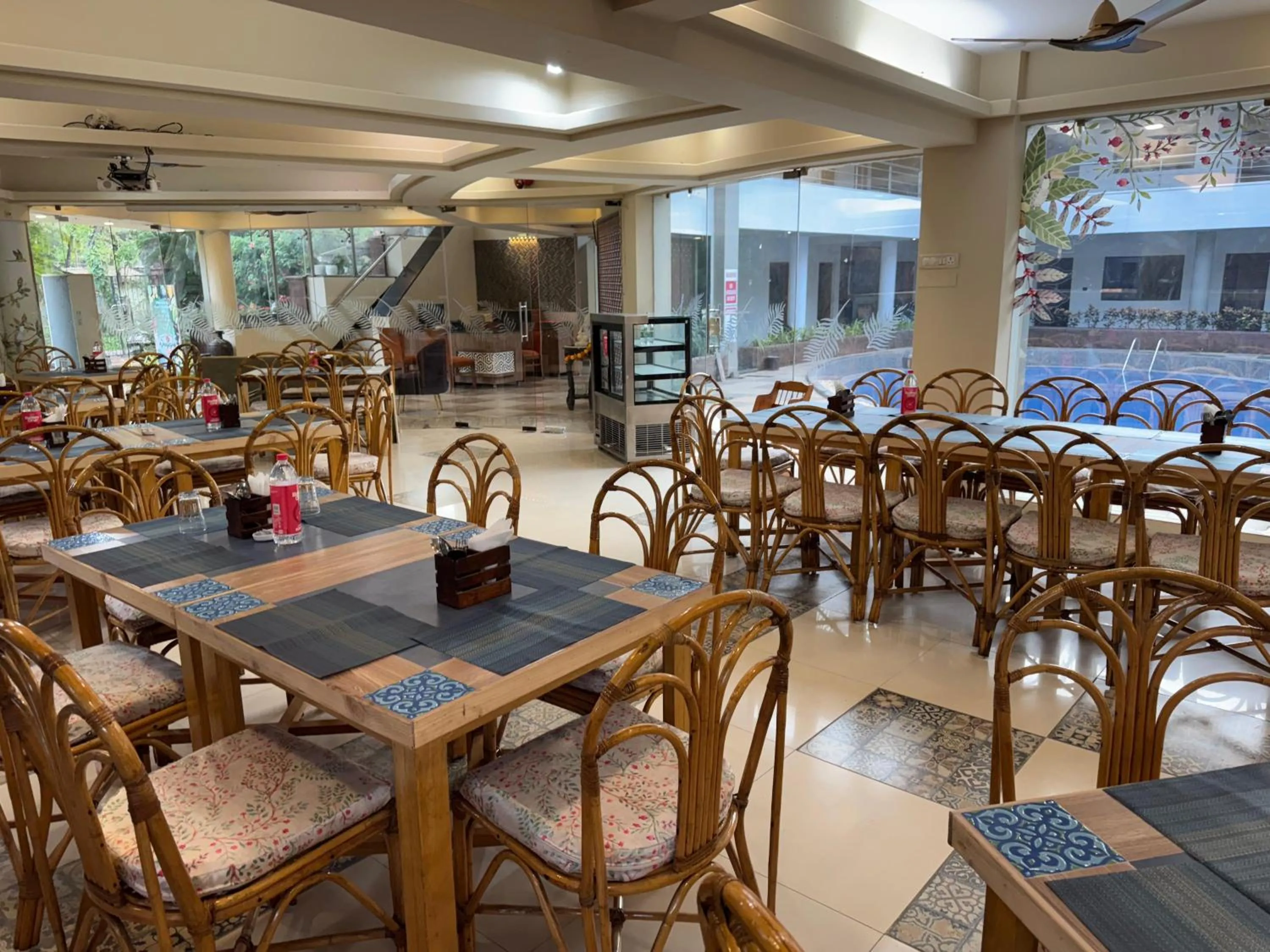 Restaurant/places to eat in White Sands Resort & Spa