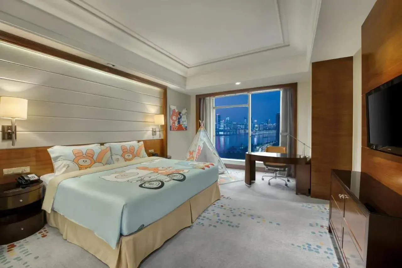 1 King Standard Kids Theme River View in Crowne Plaza Nanchang Riverside, an IHG Hotel 1 King Standard Kids Theme River View in Crowne Plaza Nanchang Riverside, an IHG Hotel