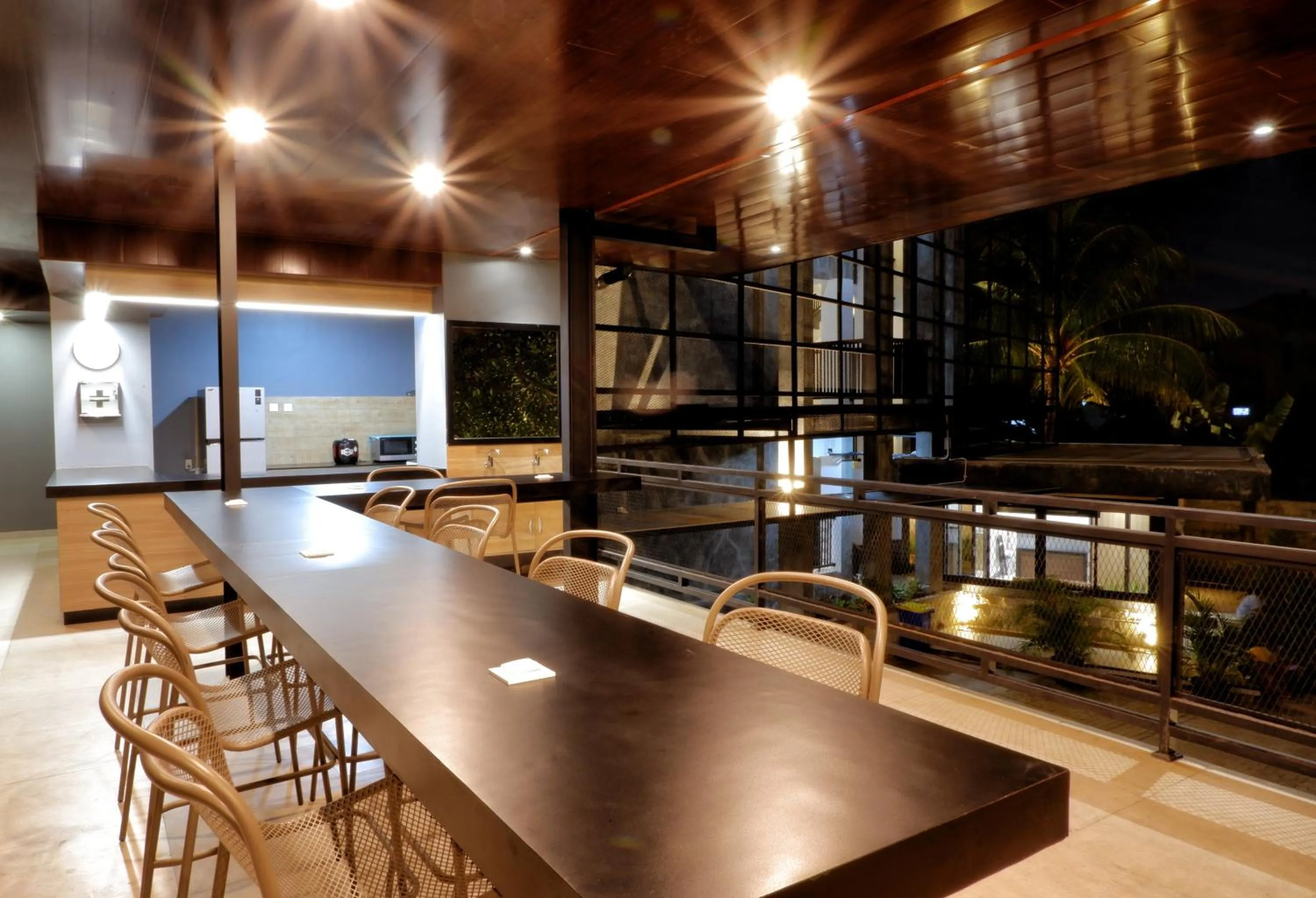 Restaurant/places to eat in Guest House 555 NKI