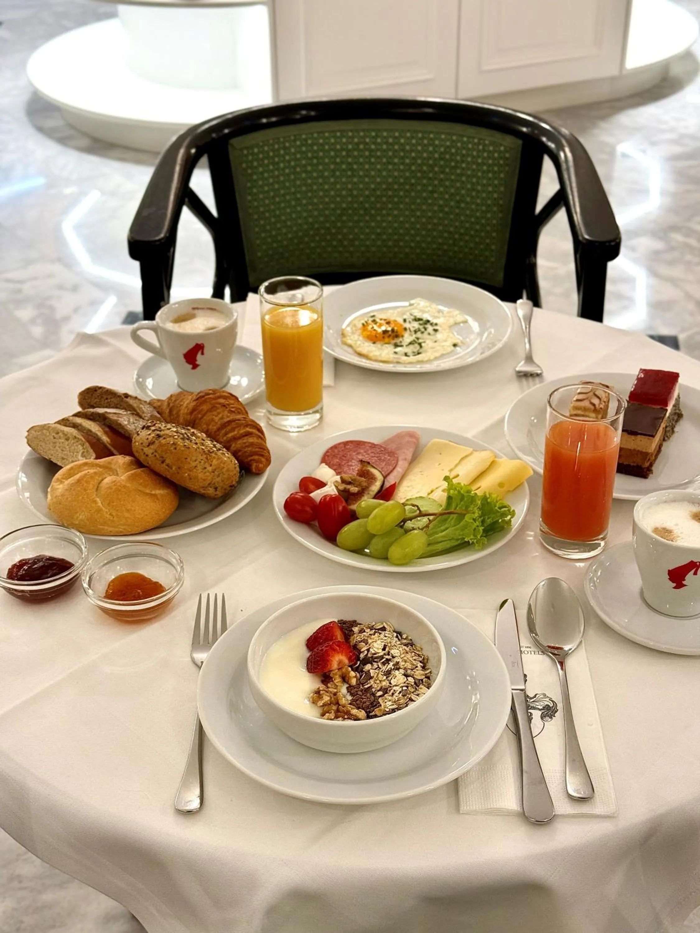 Breakfast in Hotel Johann Strauss